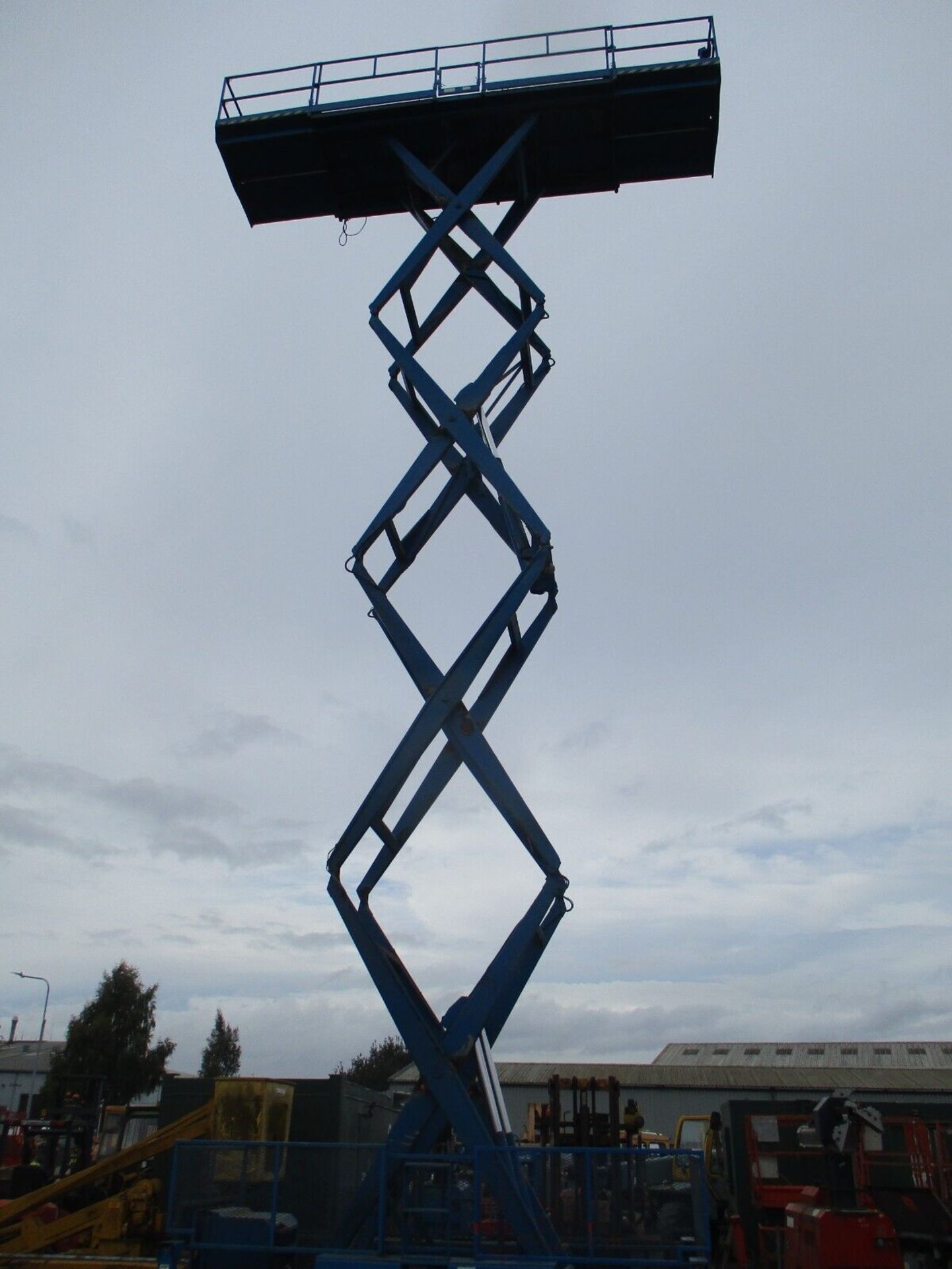 SJ9250 SCISSOR LIFT: 2006 EDITION WITH SKY-HIGH POTENTIAL - Image 14 of 15