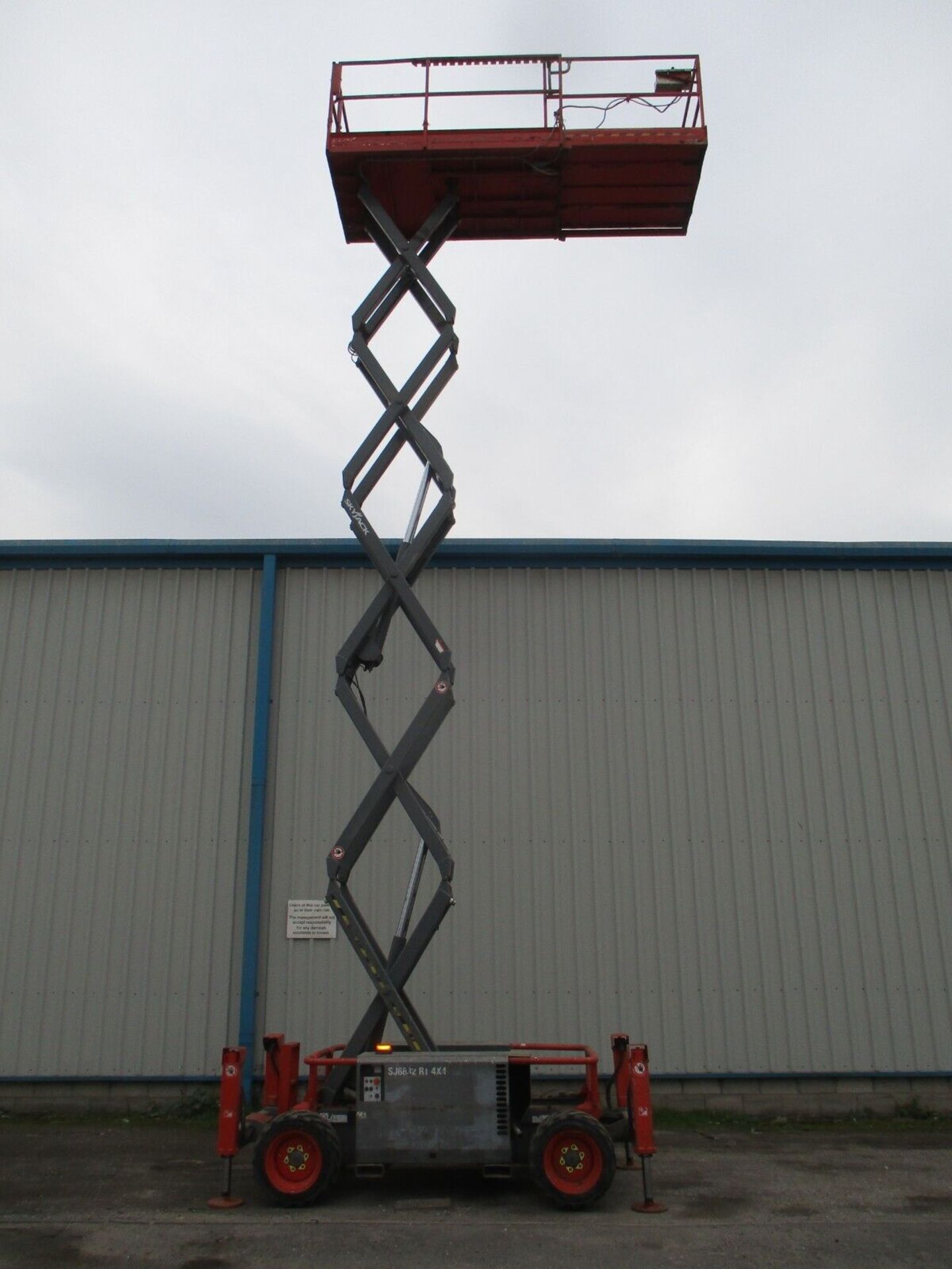 2014 SKYJACK SJ6832 SCISSOR LIFT - Image 4 of 11