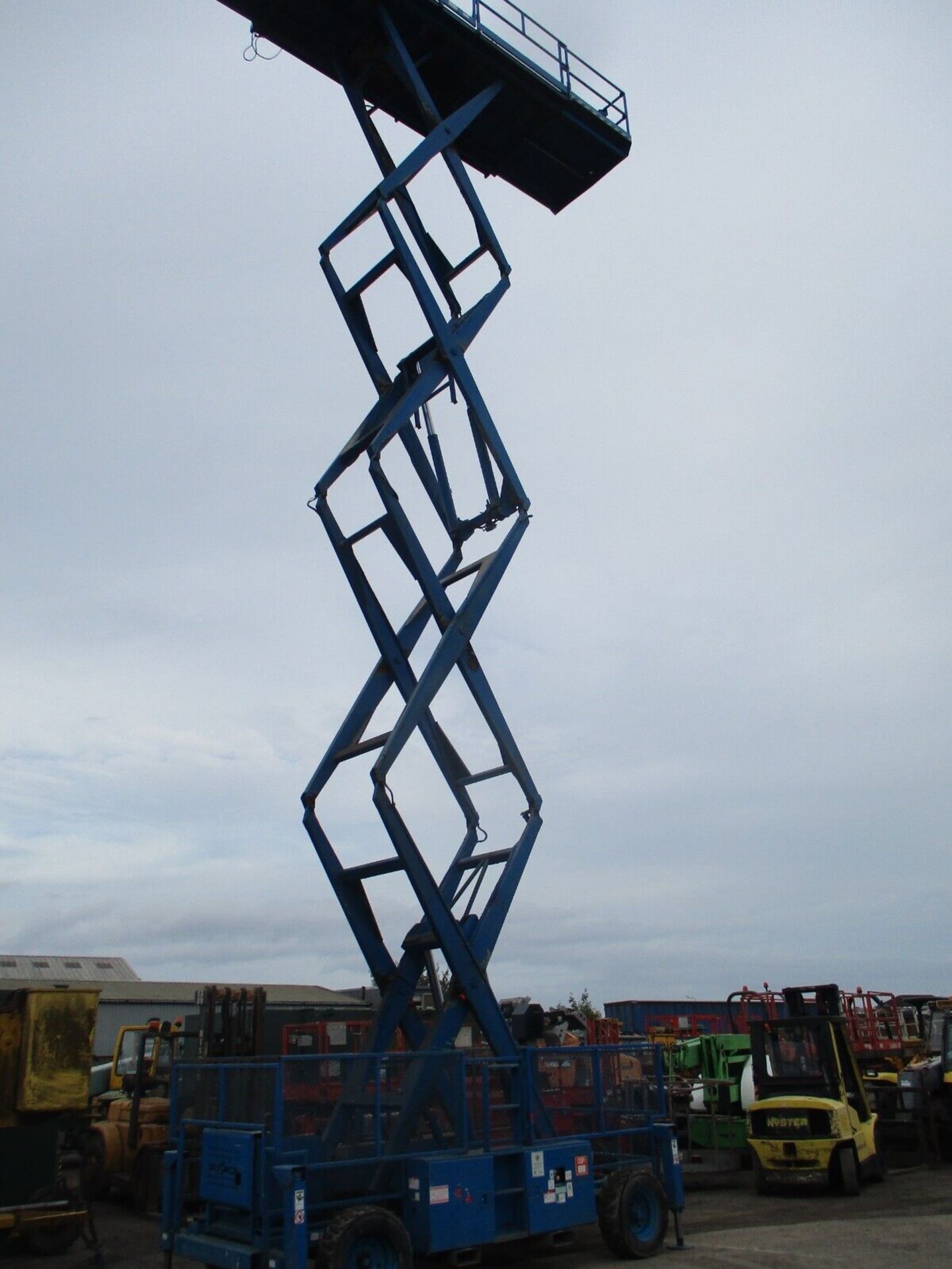 SJ9250 SCISSOR LIFT: 2006 EDITION WITH SKY-HIGH POTENTIAL - Image 9 of 15