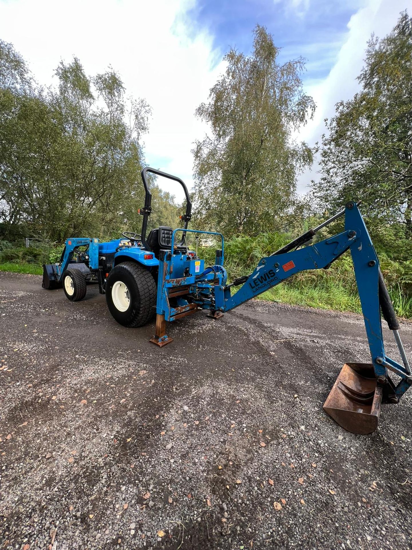 NEW HOLLAND TC27D BACK LOADER, SPOOL VALVE, ROLL PTO - Image 14 of 23