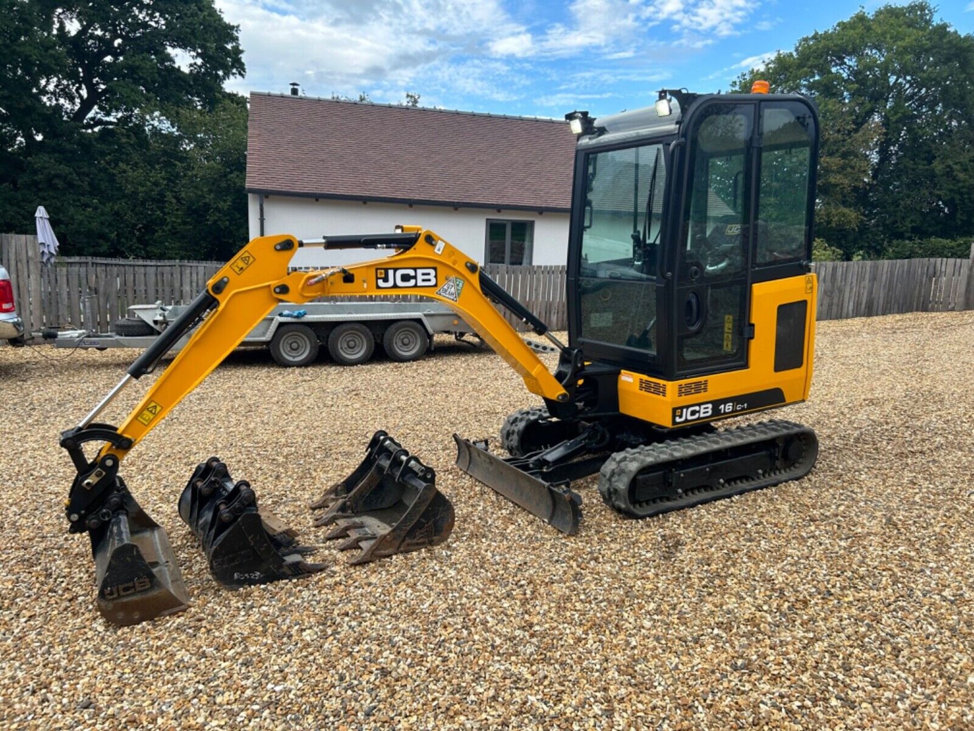 ALMOST NEW: 2022 JCB 16C-1 DIGGER WITH ONLY 160 HOURS - Image 2 of 15