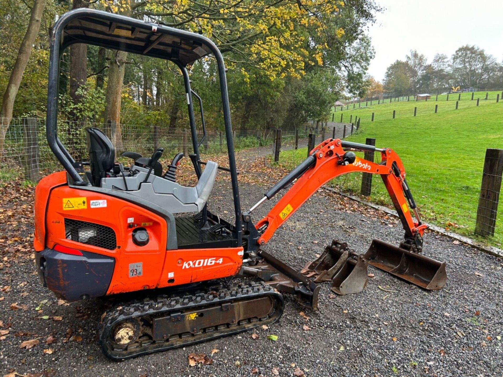 2011 KUBOTA KX016 MINI EXCAVATOR: RELIABLE WORKHORSE - Image 4 of 14