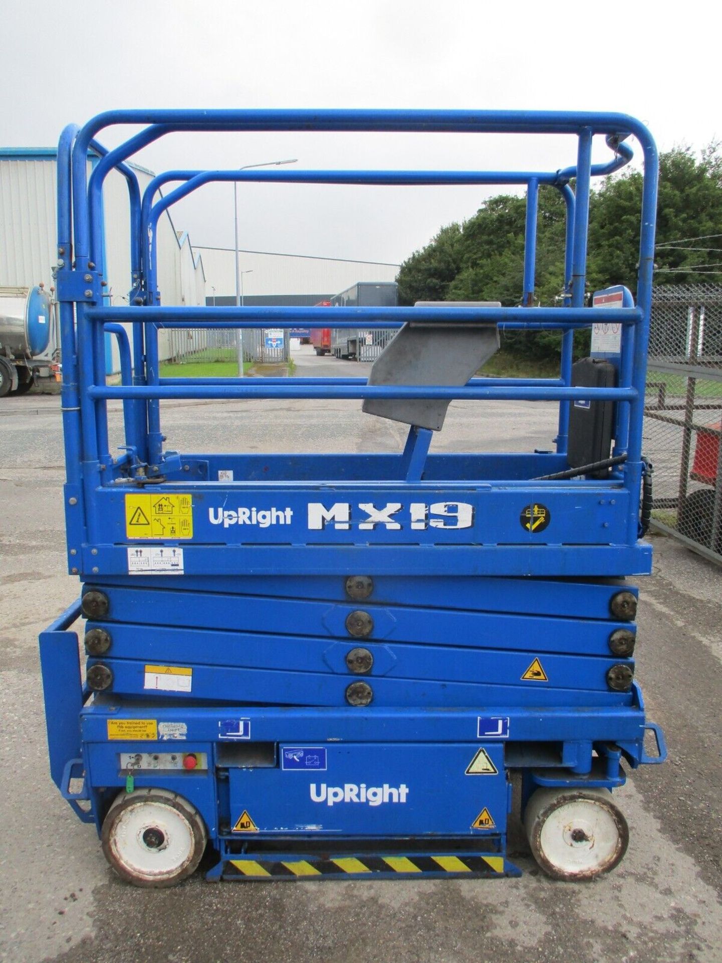 2007 UPRIGHT MX19 SCISSOR LIFT ACCESS PLATFORM CHERRY PICKER GENIE 3219 SKYJACK - Image 4 of 11