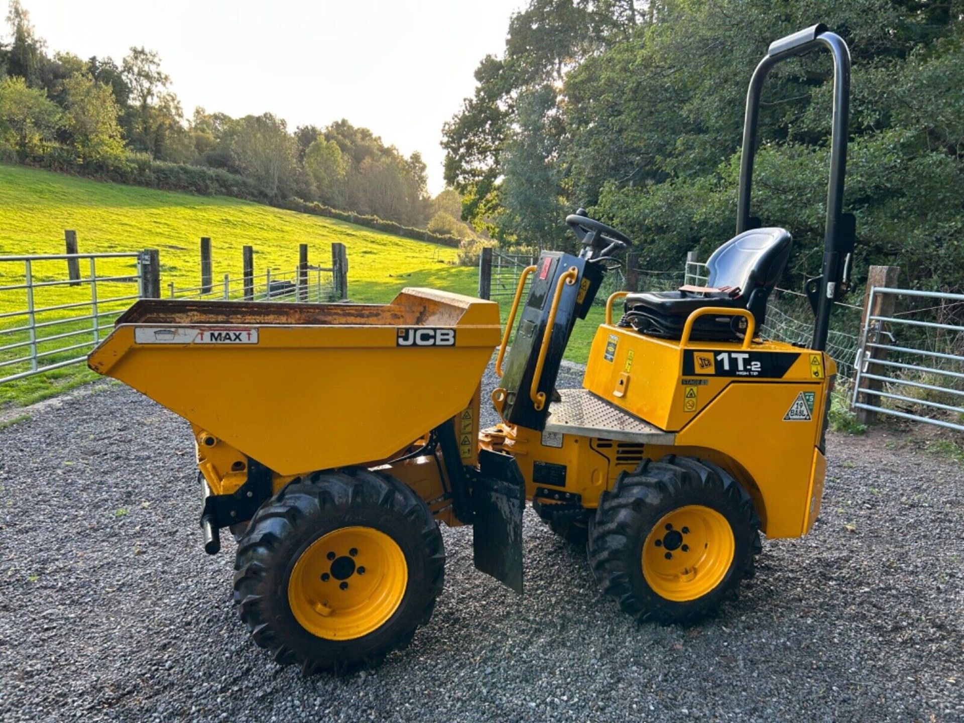 COMPACT AND POWERFUL: JCB 1T-2 DUMPER FOR EFFICIENT MATERIAL HANDLING - Image 2 of 15