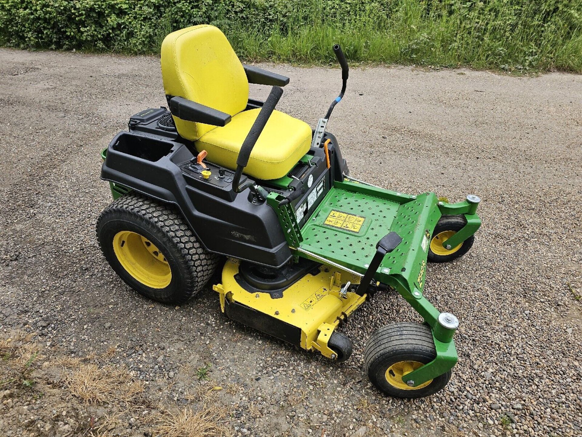 JOHN DEERE Z540R RIDE ON MOWER KAWASAKI V-TWIN CYLINDER ENGINE24HPHYDROSTATI