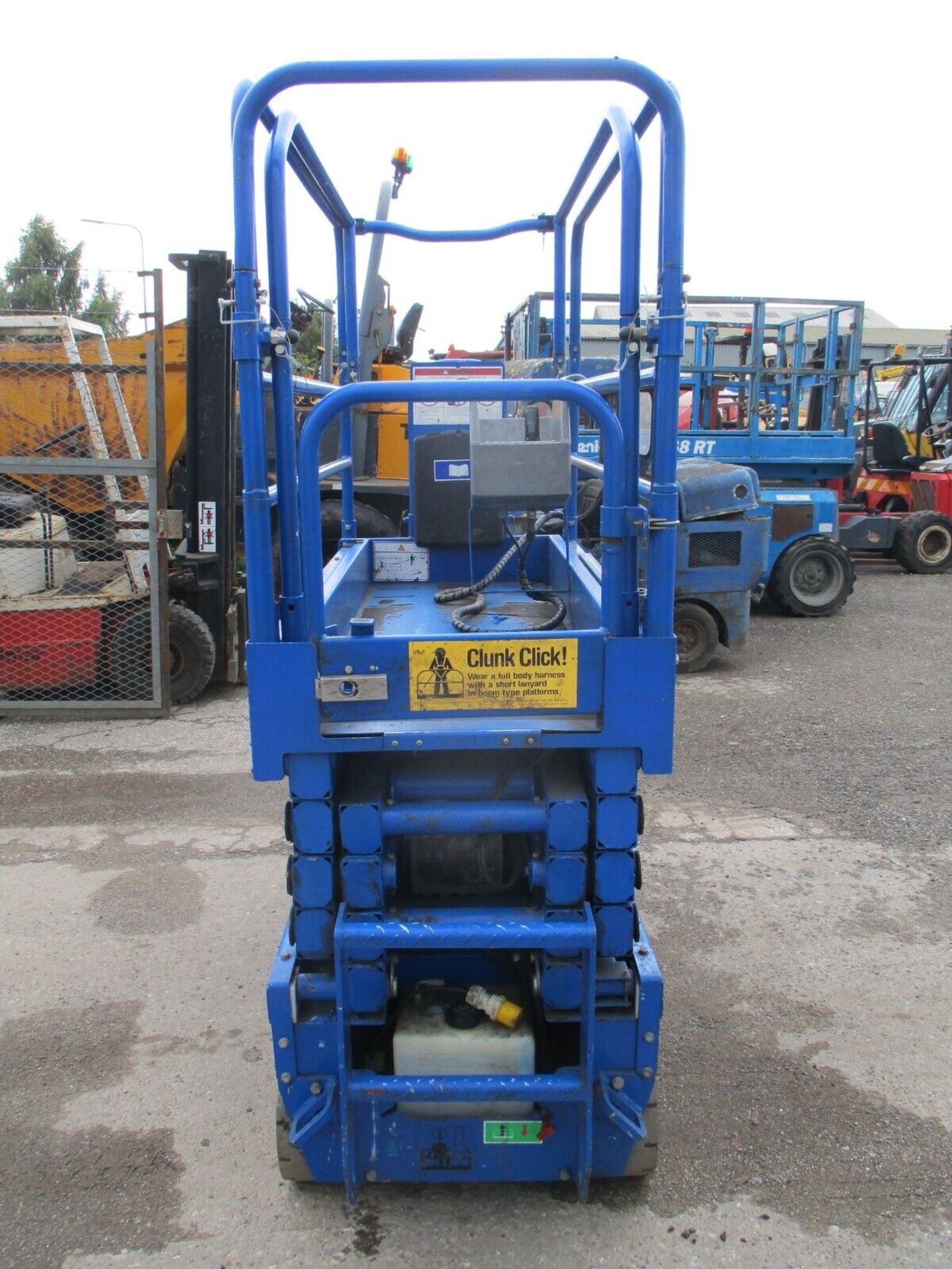 2007 UPRIGHT MX19 SCISSOR LIFT ACCESS PLATFORM CHERRY PICKER GENIE 3219 SKYJACK - Image 6 of 11