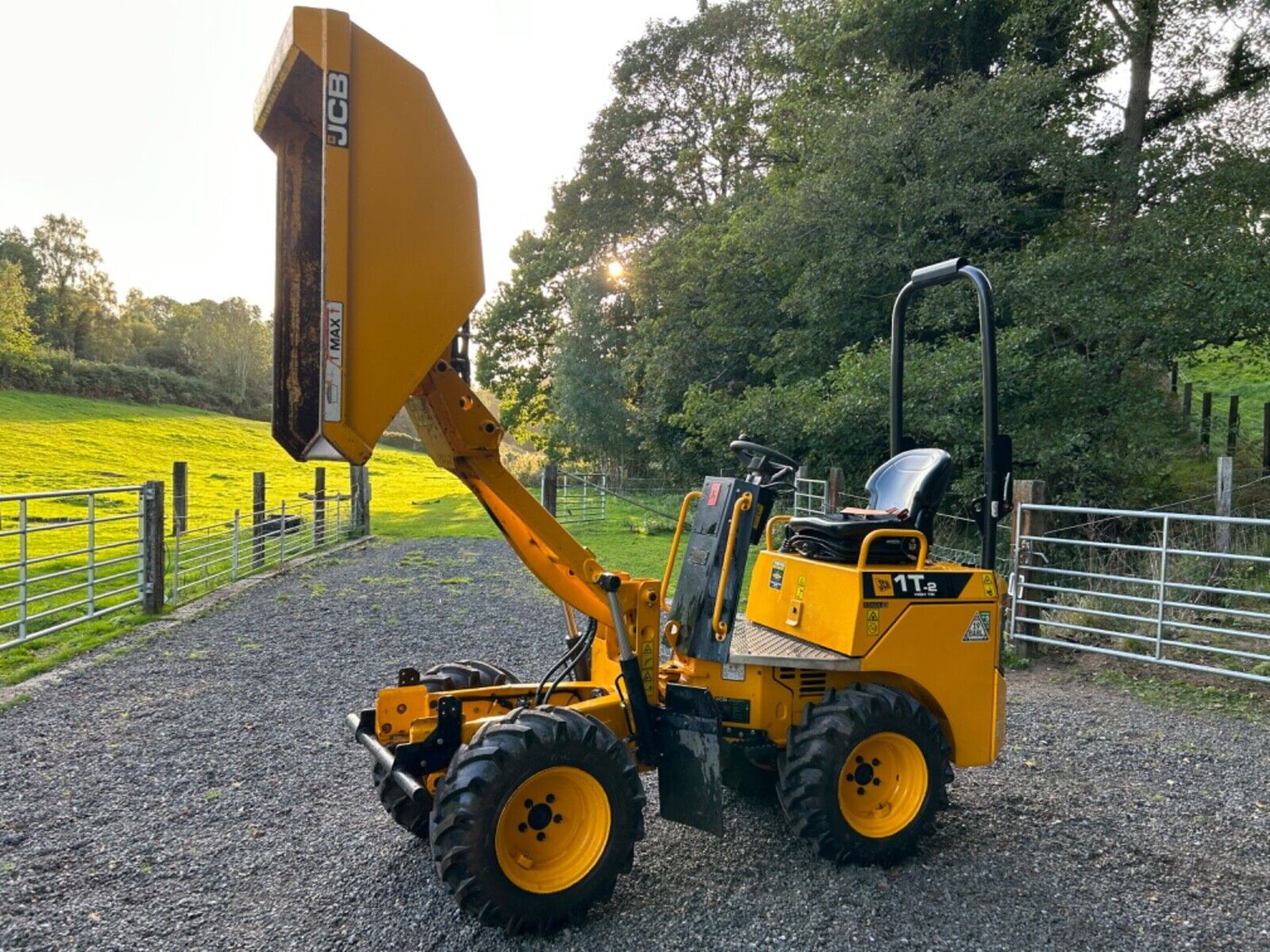 COMPACT AND POWERFUL: JCB 1T-2 DUMPER FOR EFFICIENT MATERIAL HANDLING - Image 8 of 15