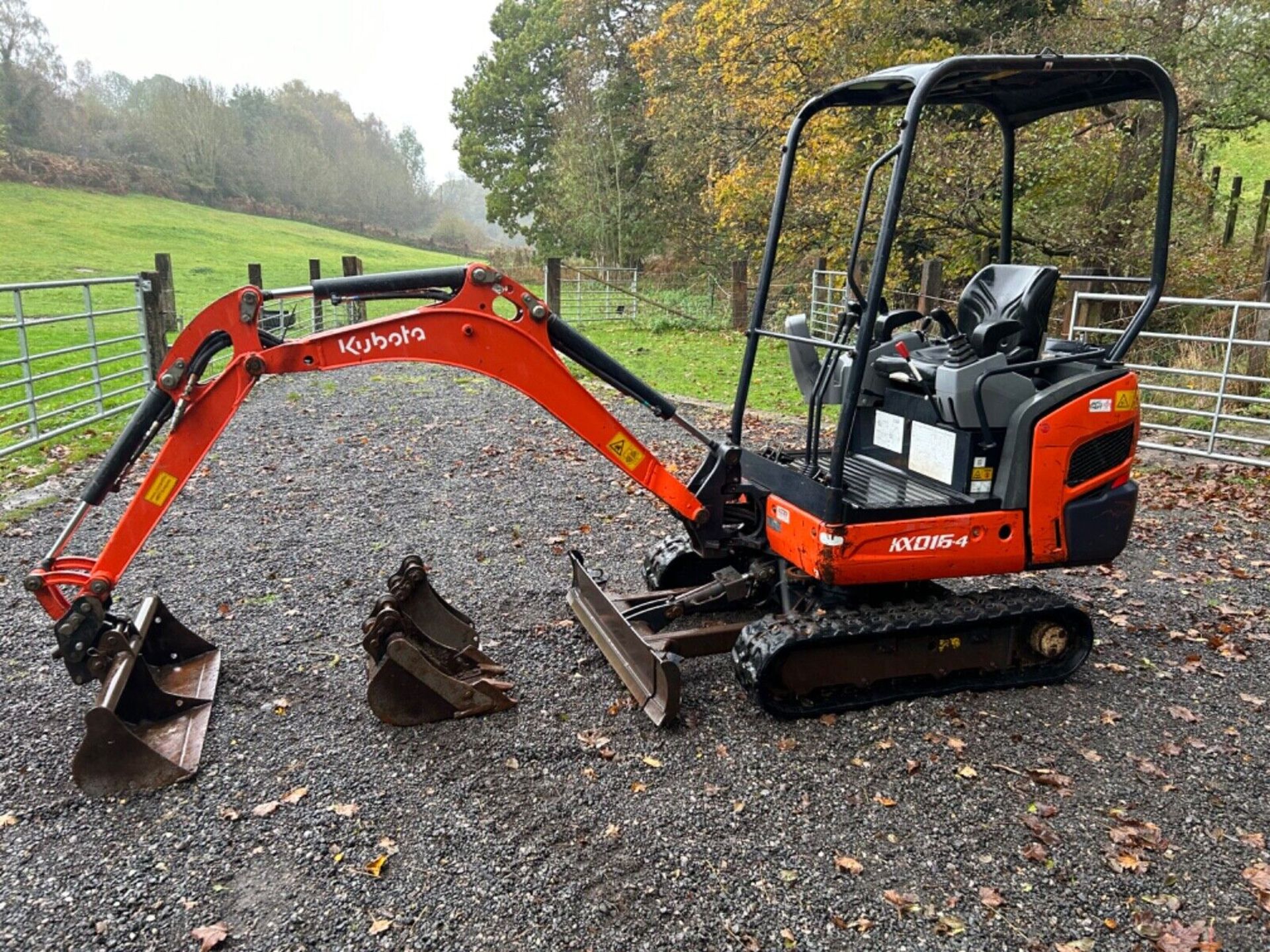 2011 KUBOTA KX016 MINI EXCAVATOR: RELIABLE WORKHORSE