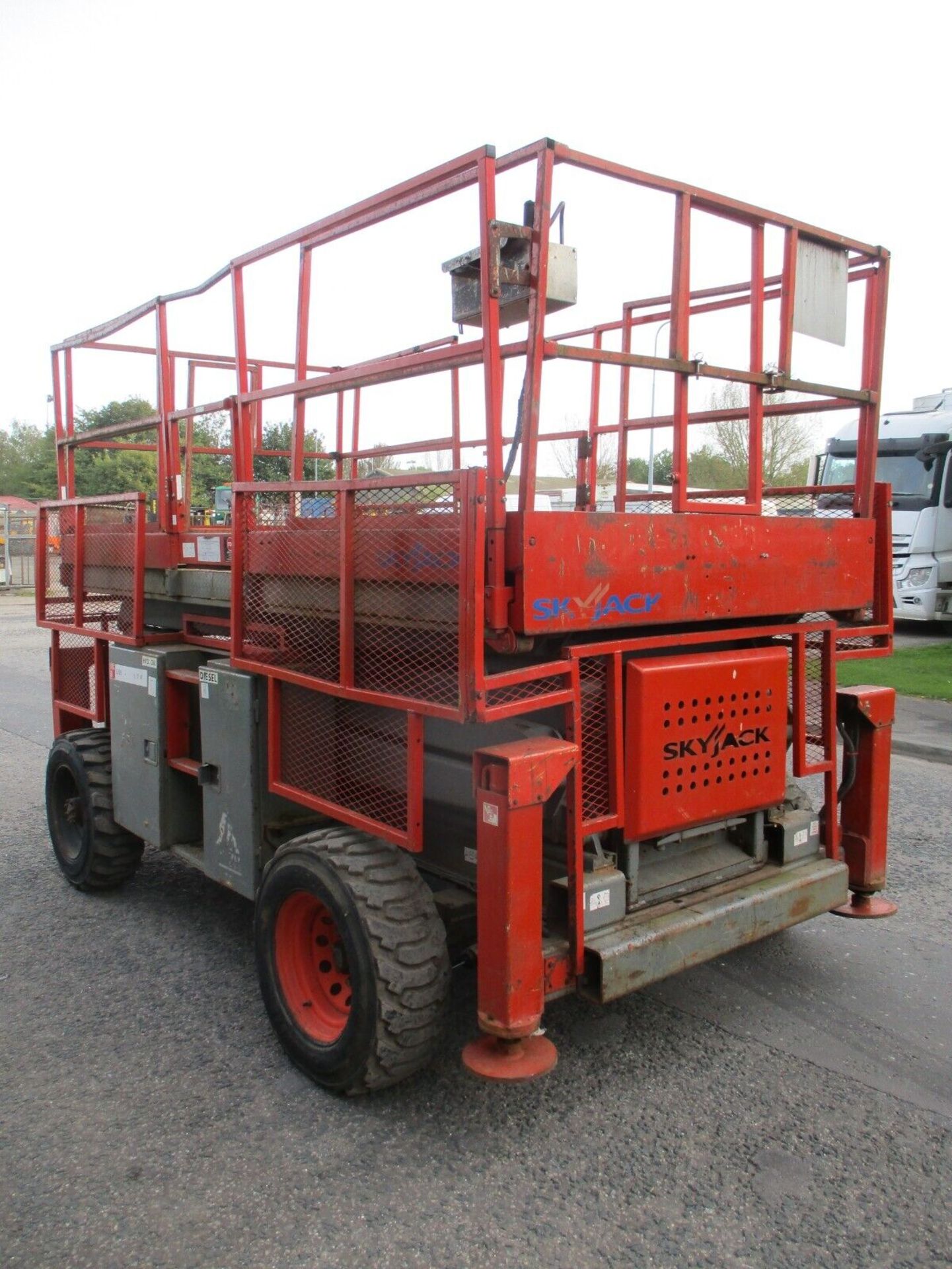 SKYJACK KUBOTA ENGINE SJ8831 SCISSOR LIFT - Image 14 of 14