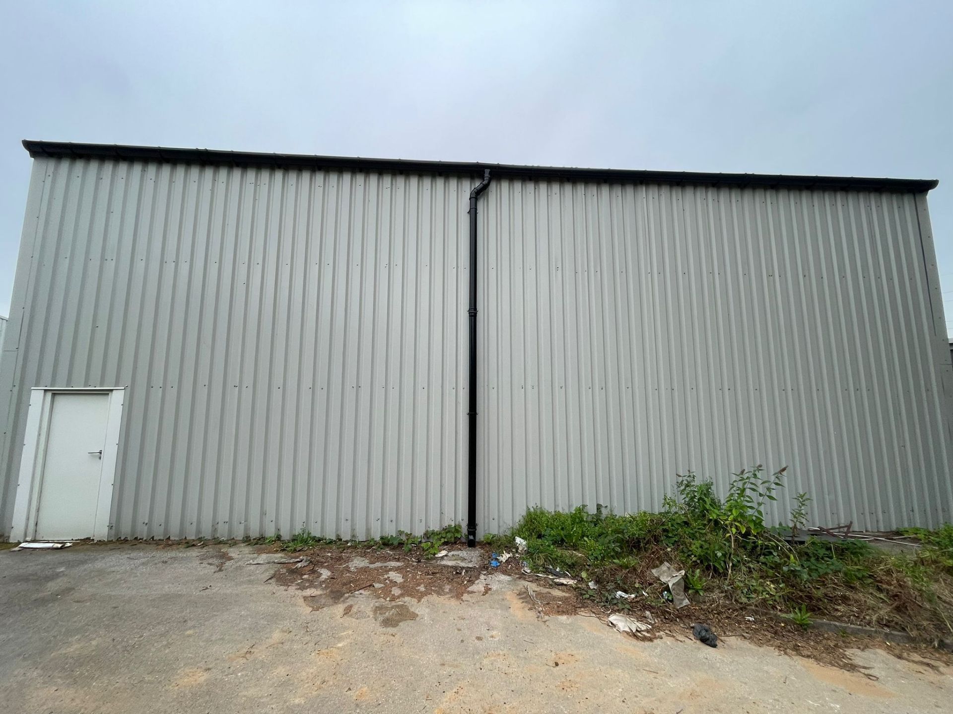 COMMERCIAL BUILDING 14M LONG X 9M WIDE X 6M TO EAVES (ALREADY DISMANTLED) - Image 5 of 28