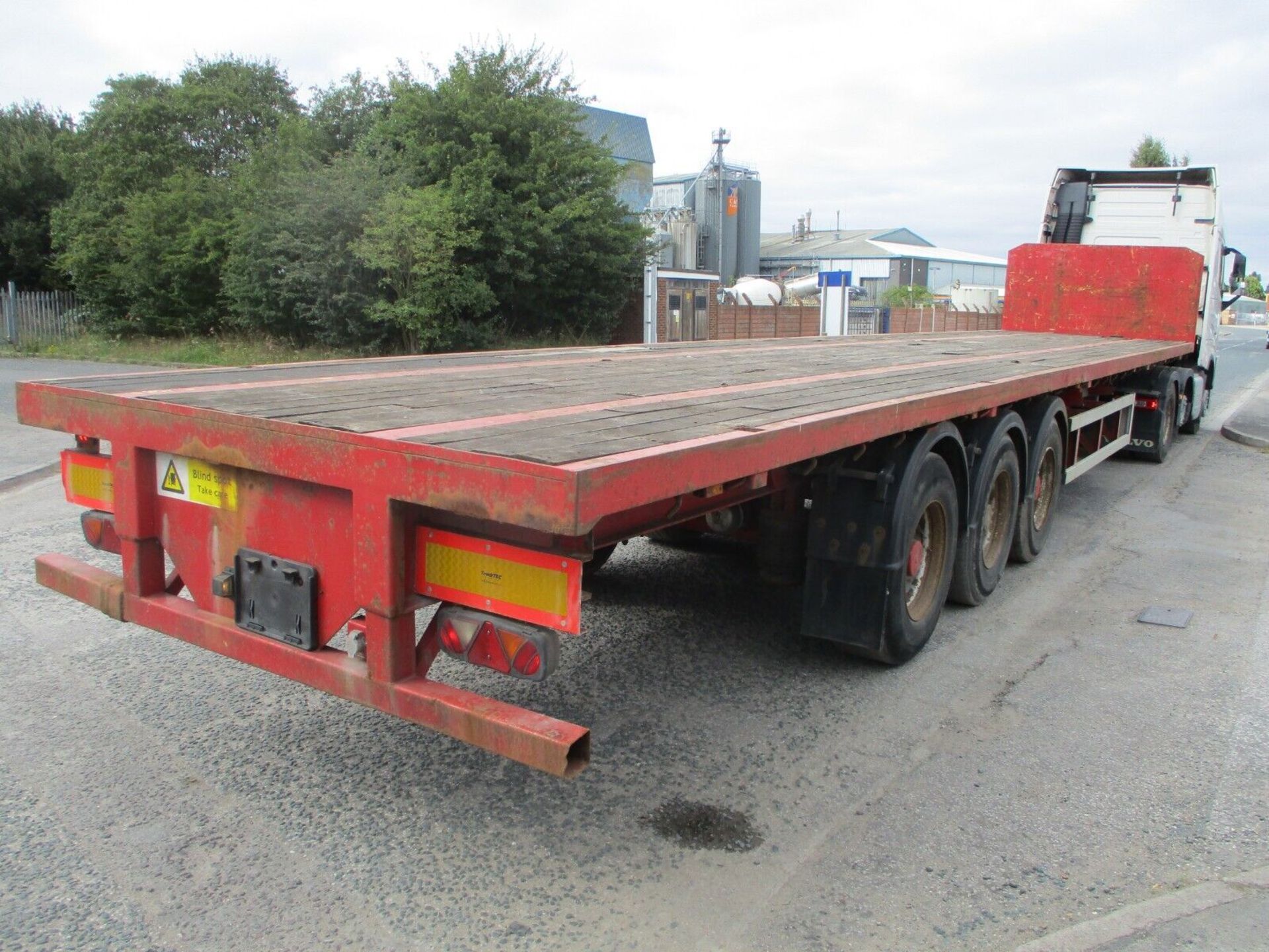 MONTRACON GENUINE FLAT BED TRAILER: READY FOR ACTION - Image 7 of 10