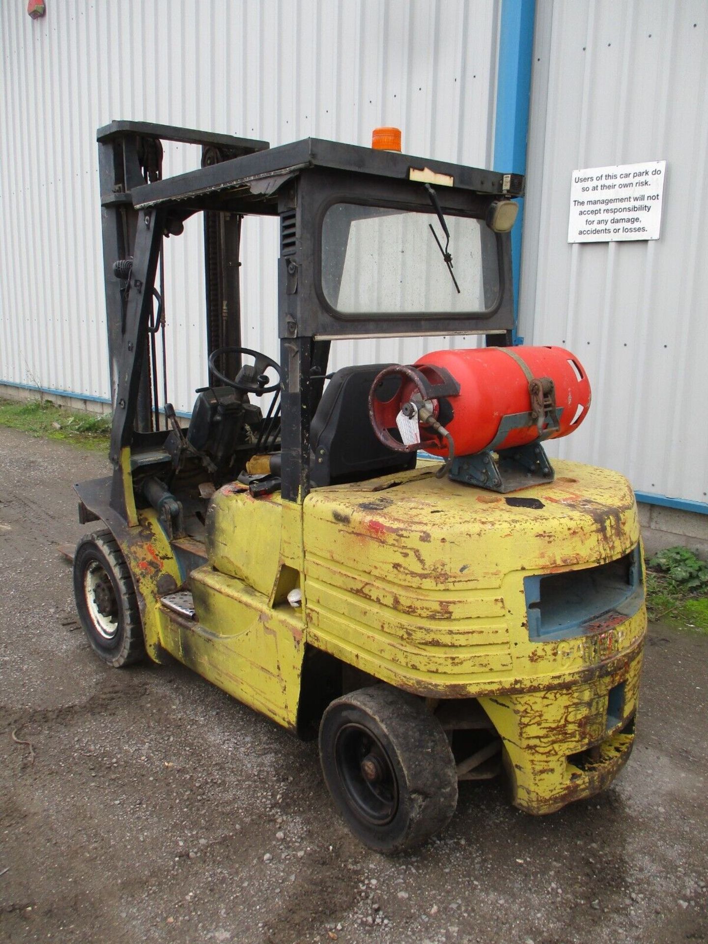 LIFTS 3000KG CAT GP30 FORKLIFT - Image 10 of 11