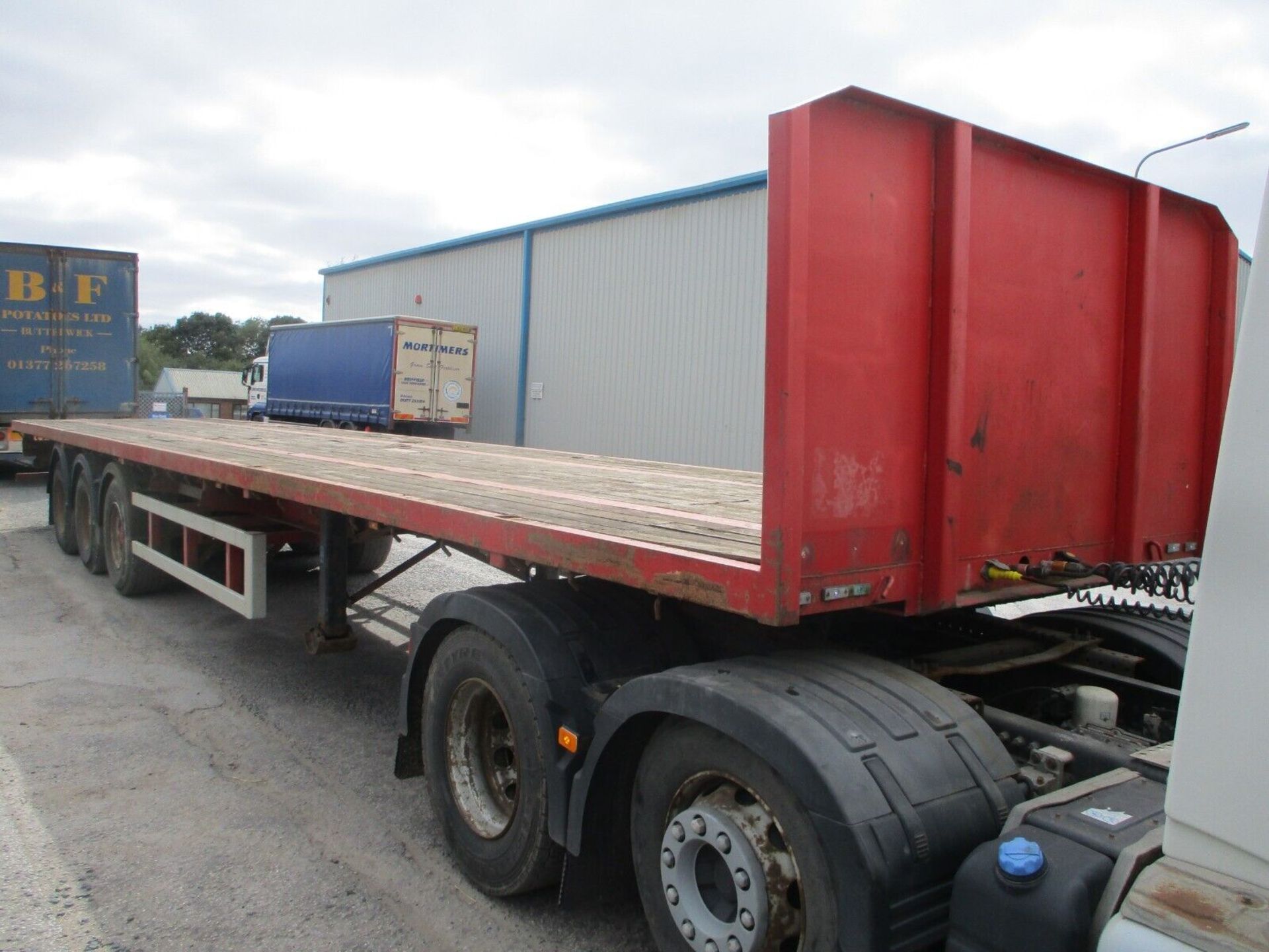 MONTRACON GENUINE FLAT BED TRAILER: READY FOR ACTION - Image 2 of 10