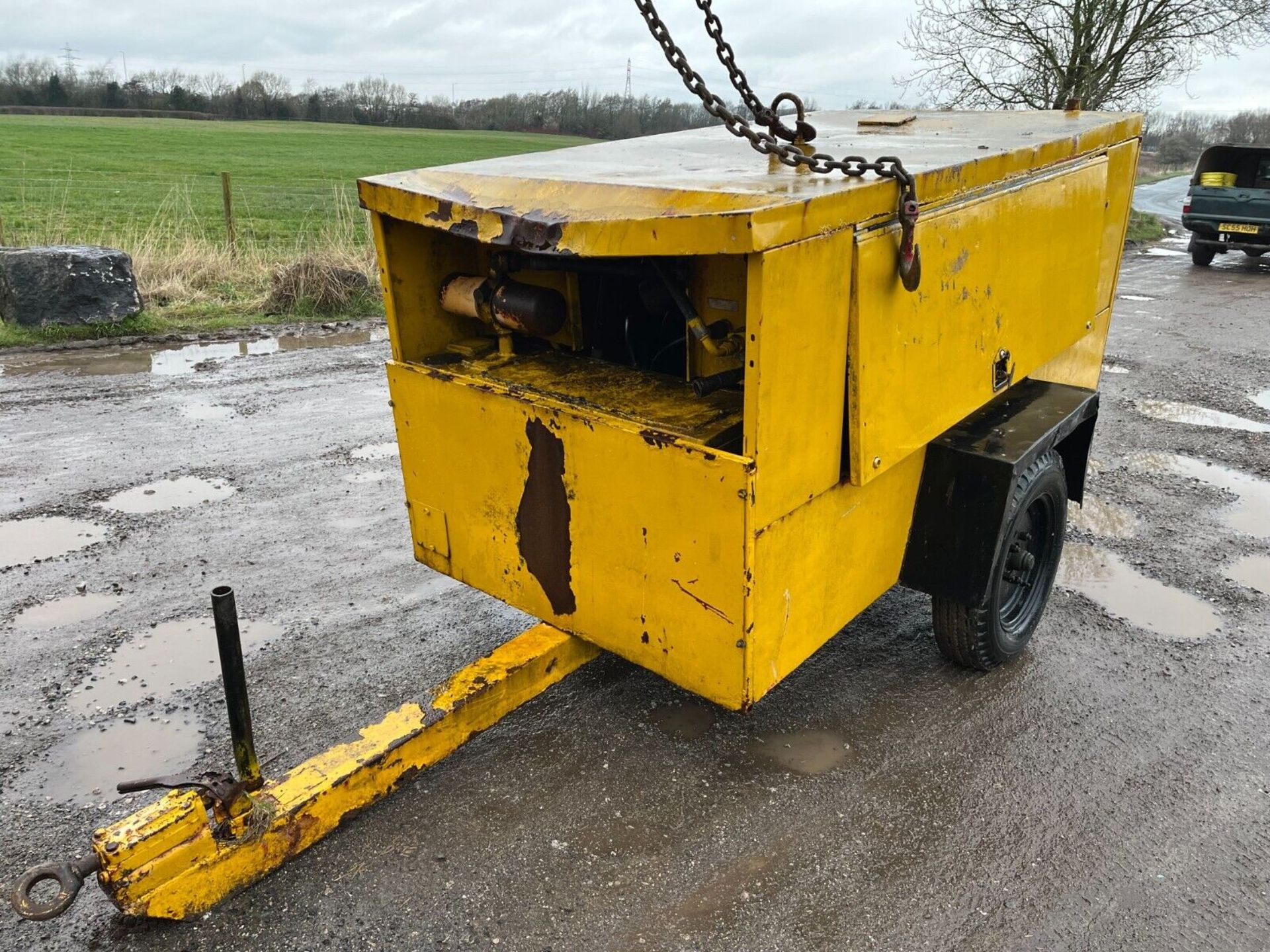 4 CYLINDER DIESEL ENGINE TOWABLE HYDRAULIC POWERPACK FOR CRUSHER SCREENER - Image 4 of 12