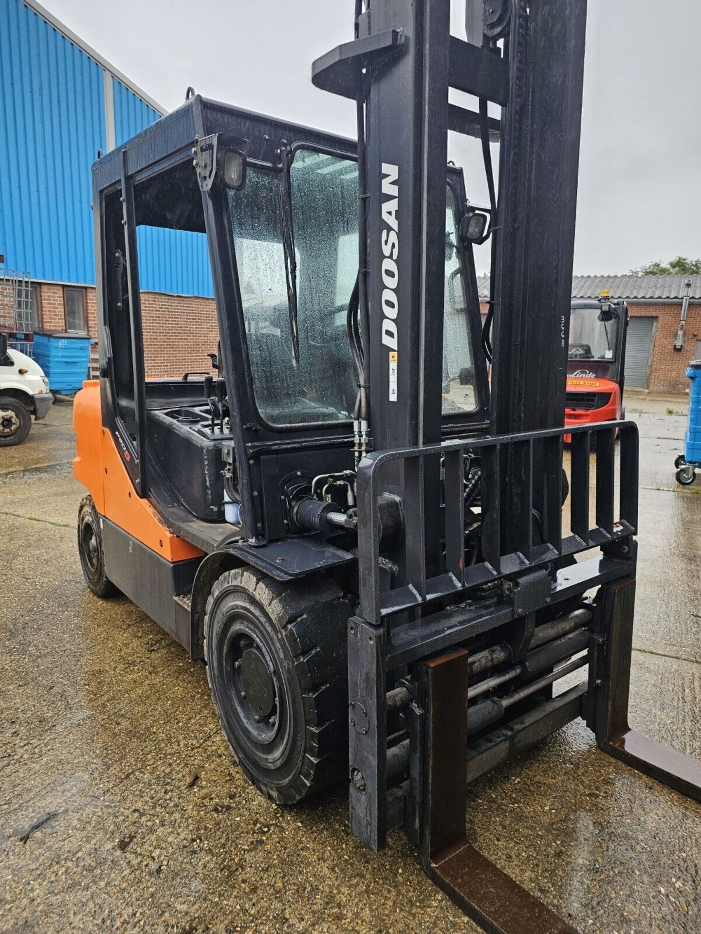 2013 DOOSAN PRO 5 / 5T LIFT / SIDE SHIFT, TILT AND RARE FORK POSITIONING - Image 4 of 4