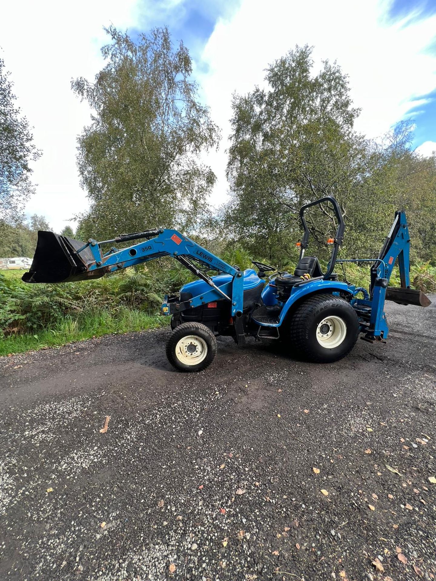 NEW HOLLAND TC27D BACK LOADER, SPOOL VALVE, ROLL PTO - Image 18 of 23