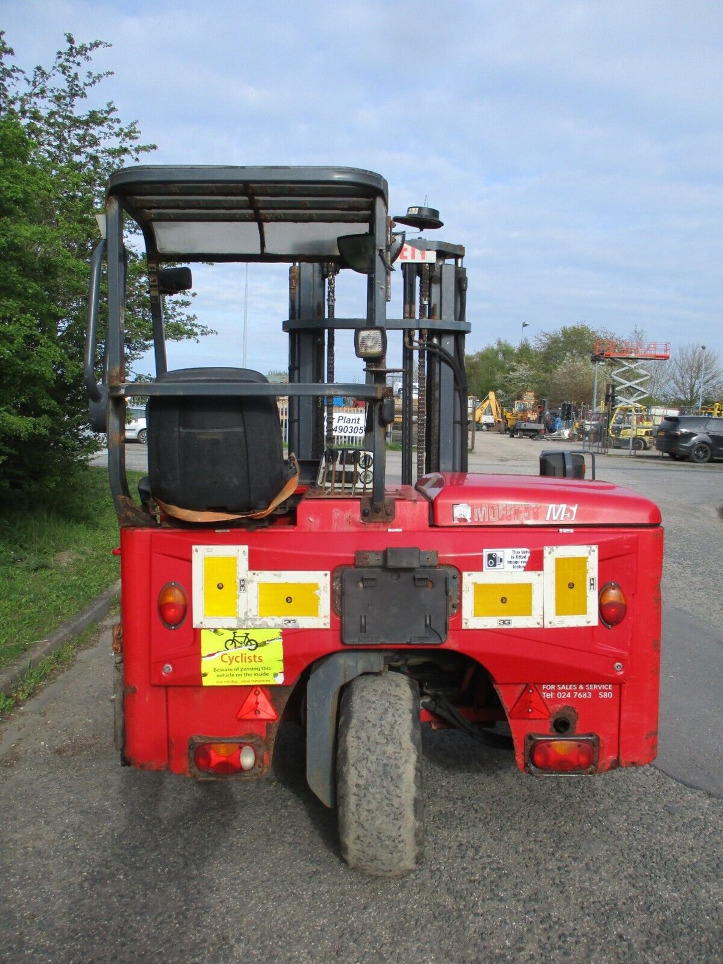 2008 MOFFETT M5 25.3: HEAVY-DUTY FORKLIFT - Image 7 of 14