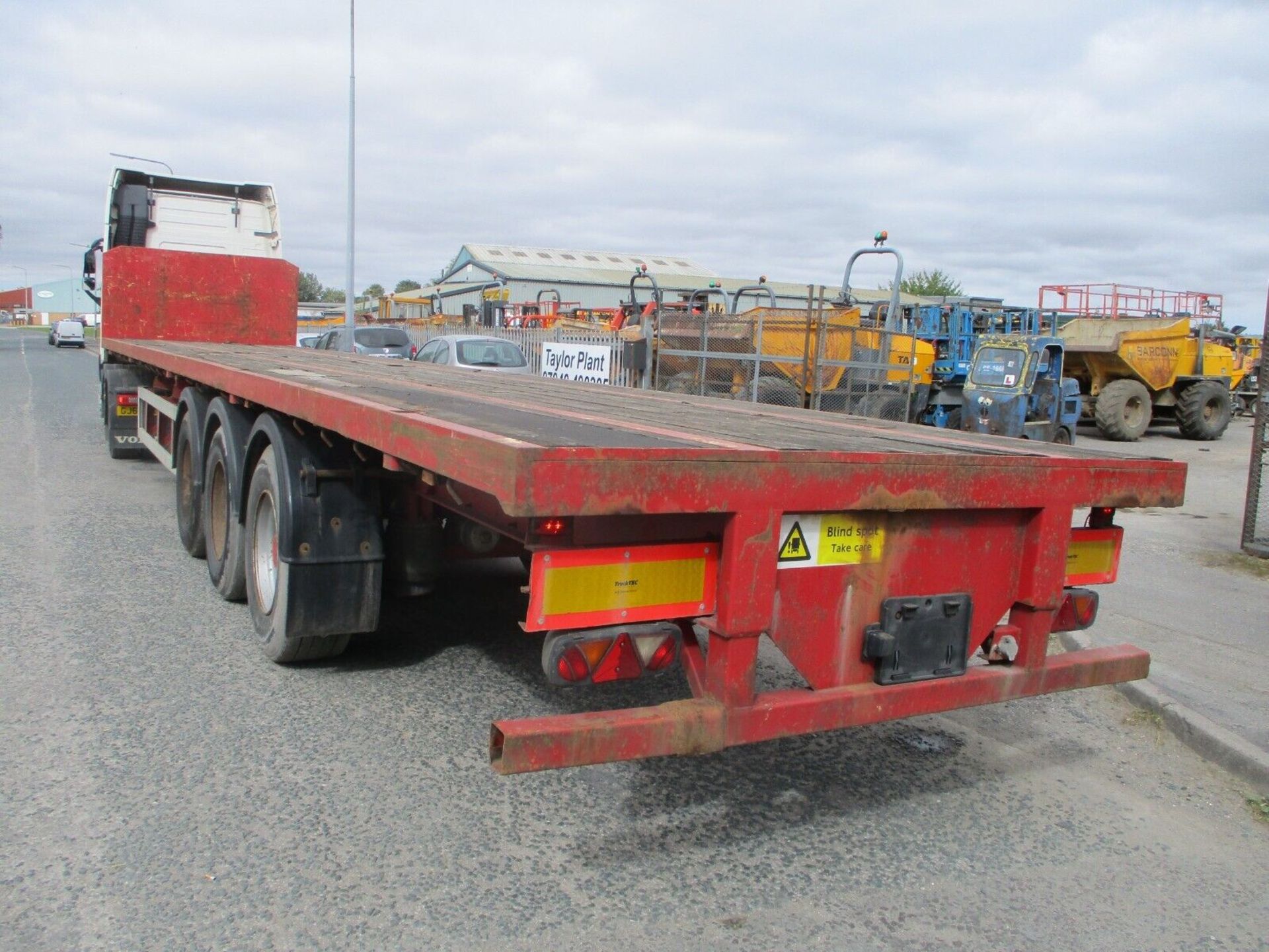 MONTRACON GENUINE FLAT BED TRAILER: READY FOR ACTION - Image 5 of 10