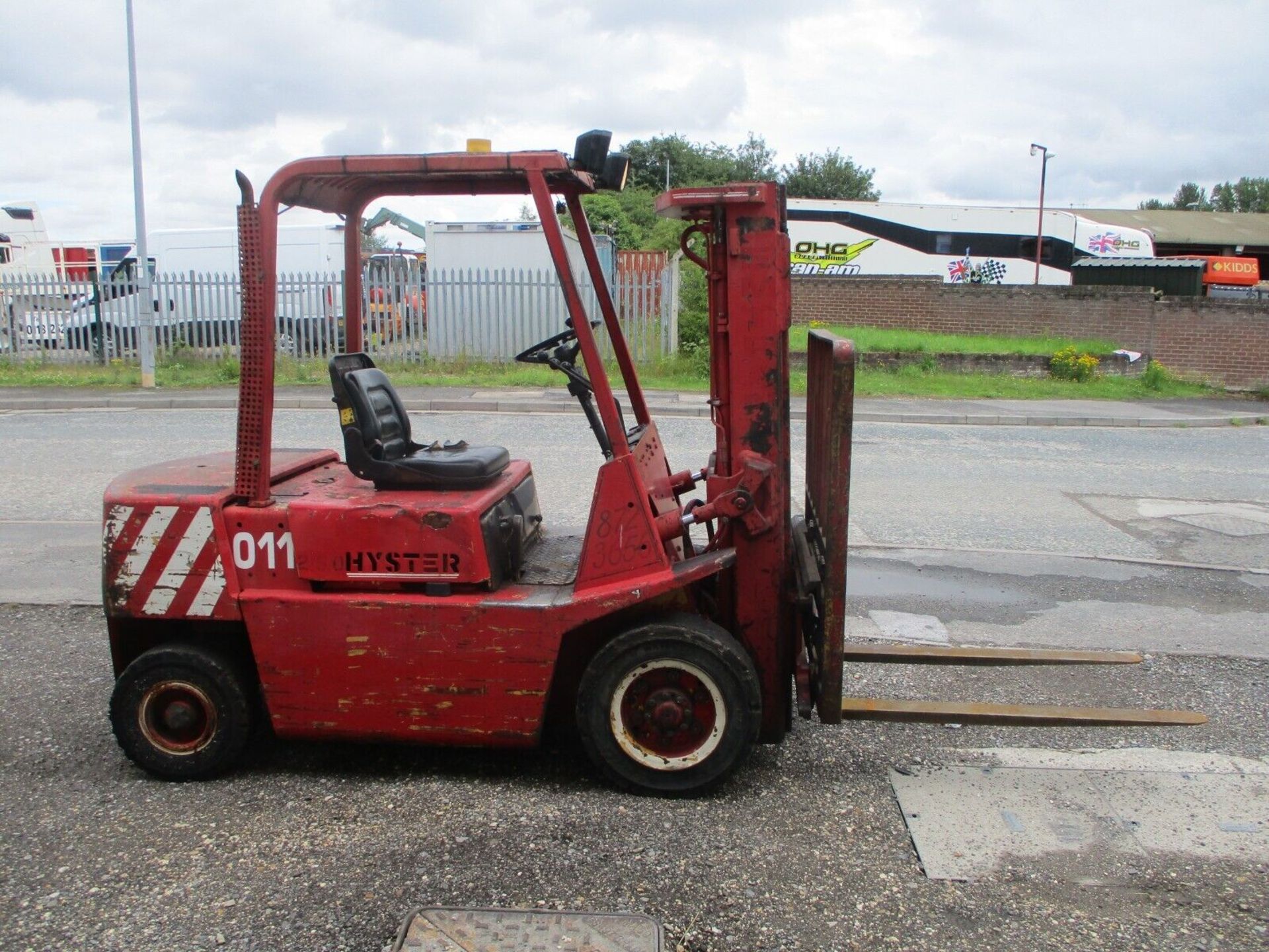 HYSTER 2.5 TON DIESEL FORKLIFT: CONTAINER SPEC EXCELLENCE - Image 5 of 13