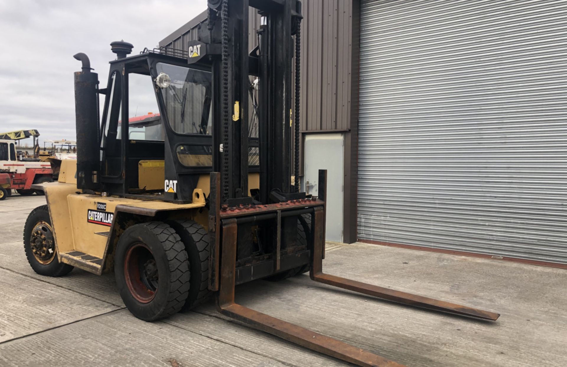 CAT V200C 10 TON DIESEL FORKLIFT - Image 8 of 8