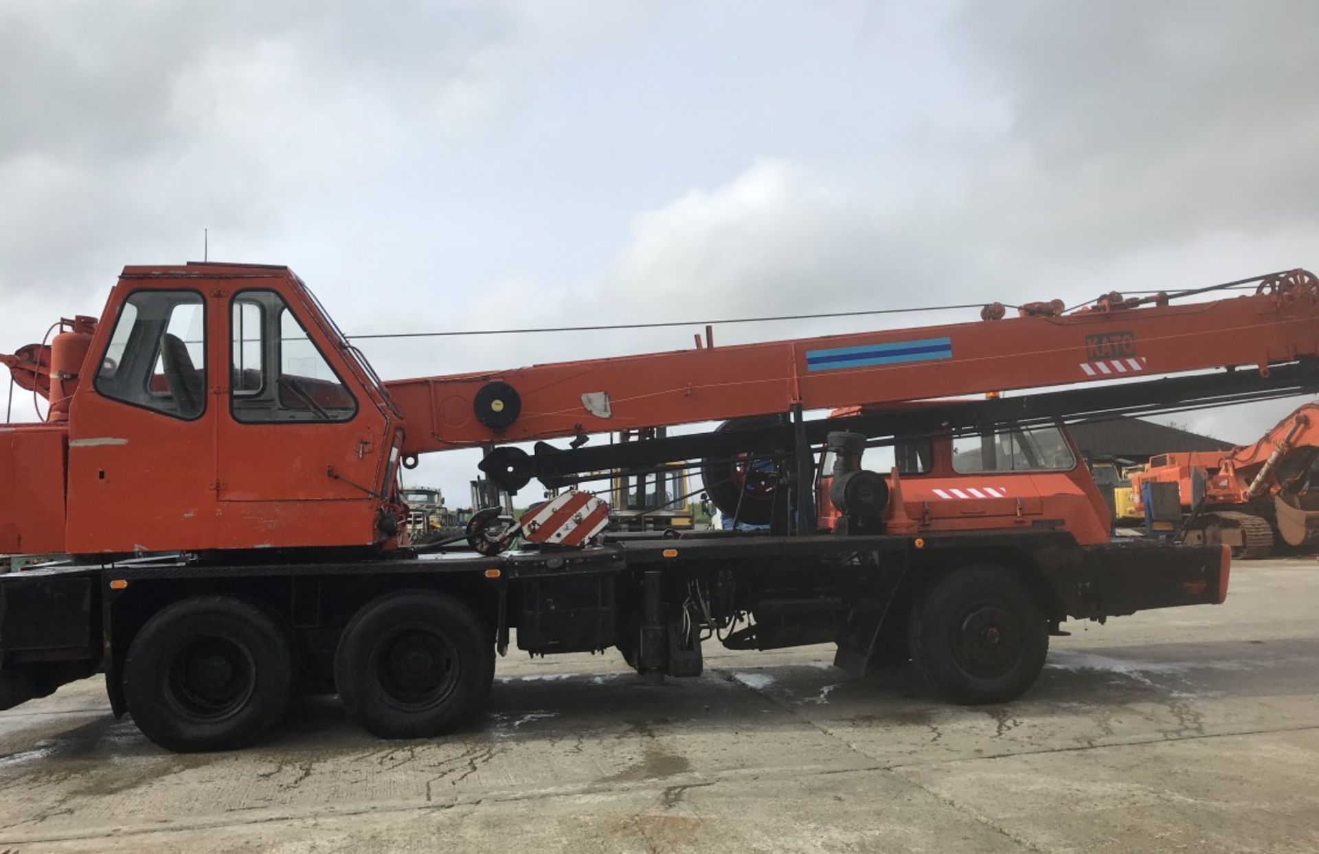 KATO NK200 BE 25 TON TRUCK CRANE - Image 20 of 26