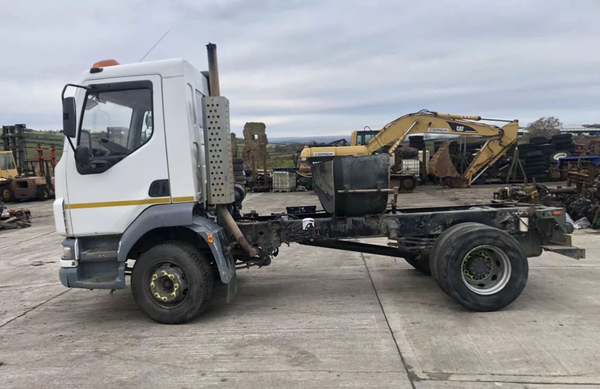 DAF LF 15 TON CAB AND CHASSIS - LEFT HAND DRIVE - Image 6 of 8