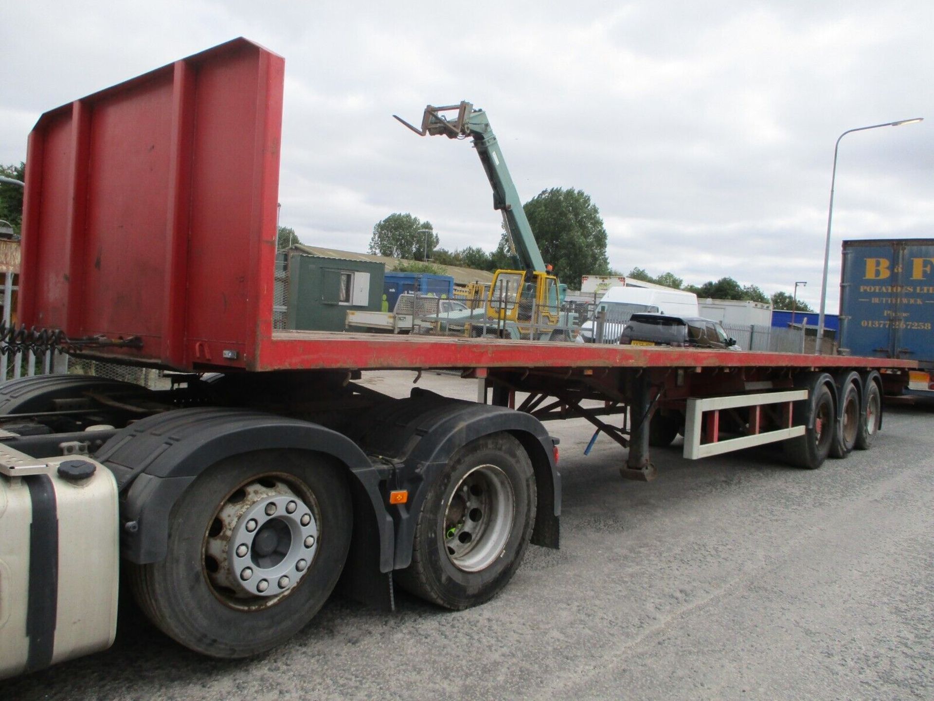 MONTRACON GENUINE FLAT BED TRAILER: READY FOR ACTION - Image 3 of 10