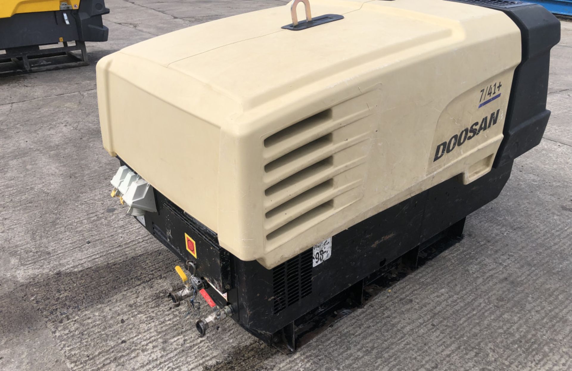 DOOSAN 741 +COMPRESSOR/GENERATOR - Image 2 of 15