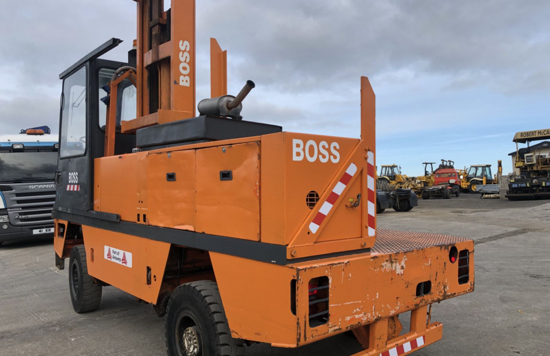 BOSS 556 5 TON SIDELOADER FORKLIFT - Image 2 of 3