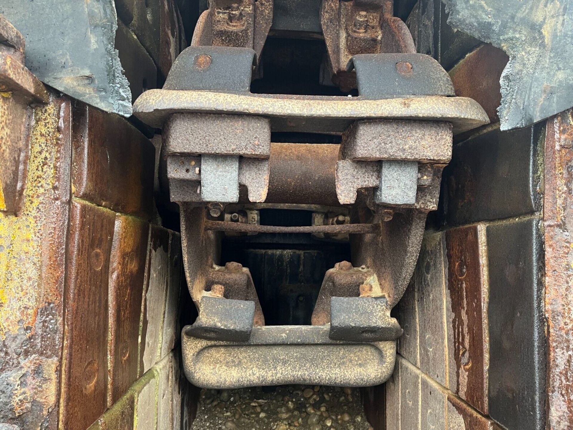 IMPACT CRUSHER MOUNTED ON A SINGLE AXLE DRAWBAR TRAILER - Image 7 of 11