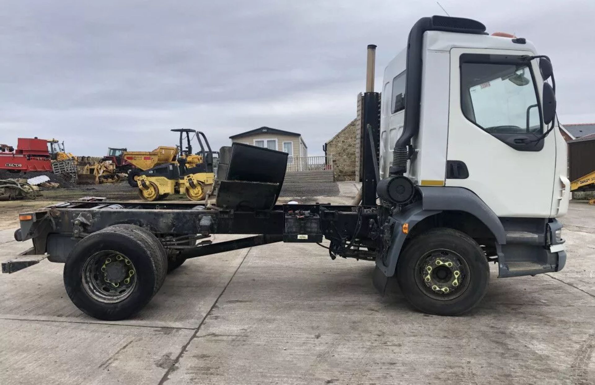 DAF LF 15 TON CAB AND CHASSIS - LEFT HAND DRIVE - Image 7 of 8