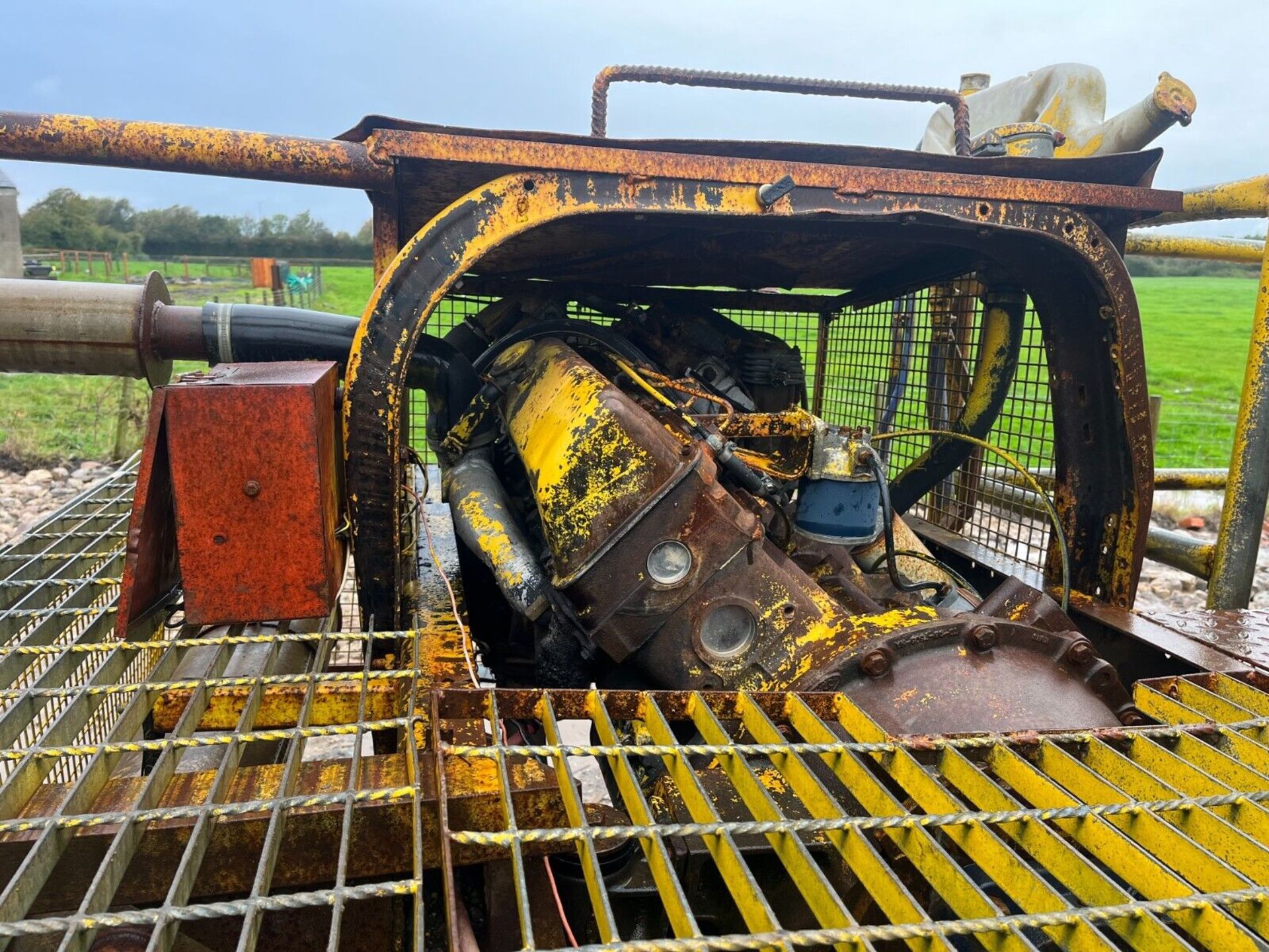 IMPACT CRUSHER MOUNTED ON A SINGLE AXLE DRAWBAR TRAILER - Image 5 of 11