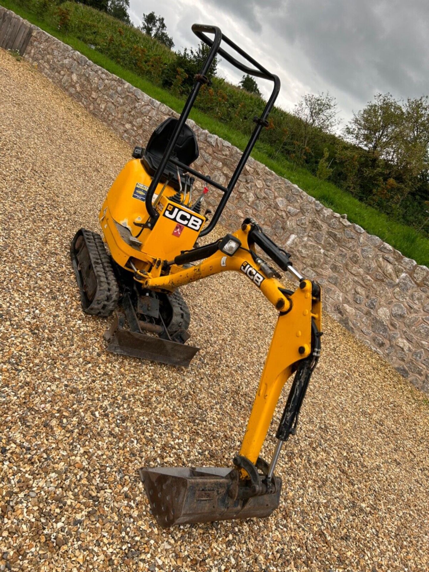 2020 JCB 8008: COMPACT EXCELLENCE WITH EXPANDING TRACKS - Image 3 of 12