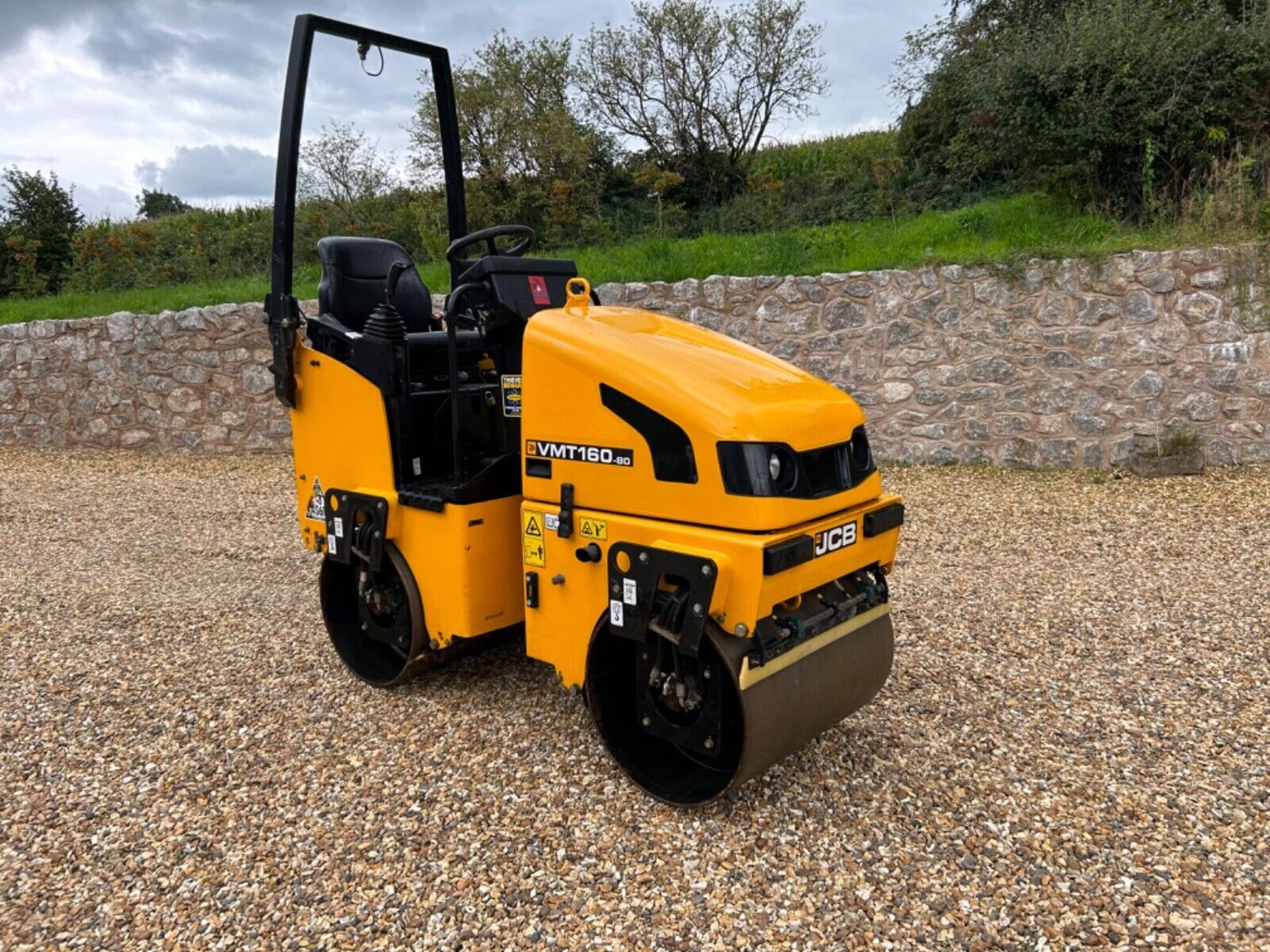 FFICIENT COMPACTION: JCB VMT 160 ROLLER WITH KUBOTA ENGINE - Image 3 of 8