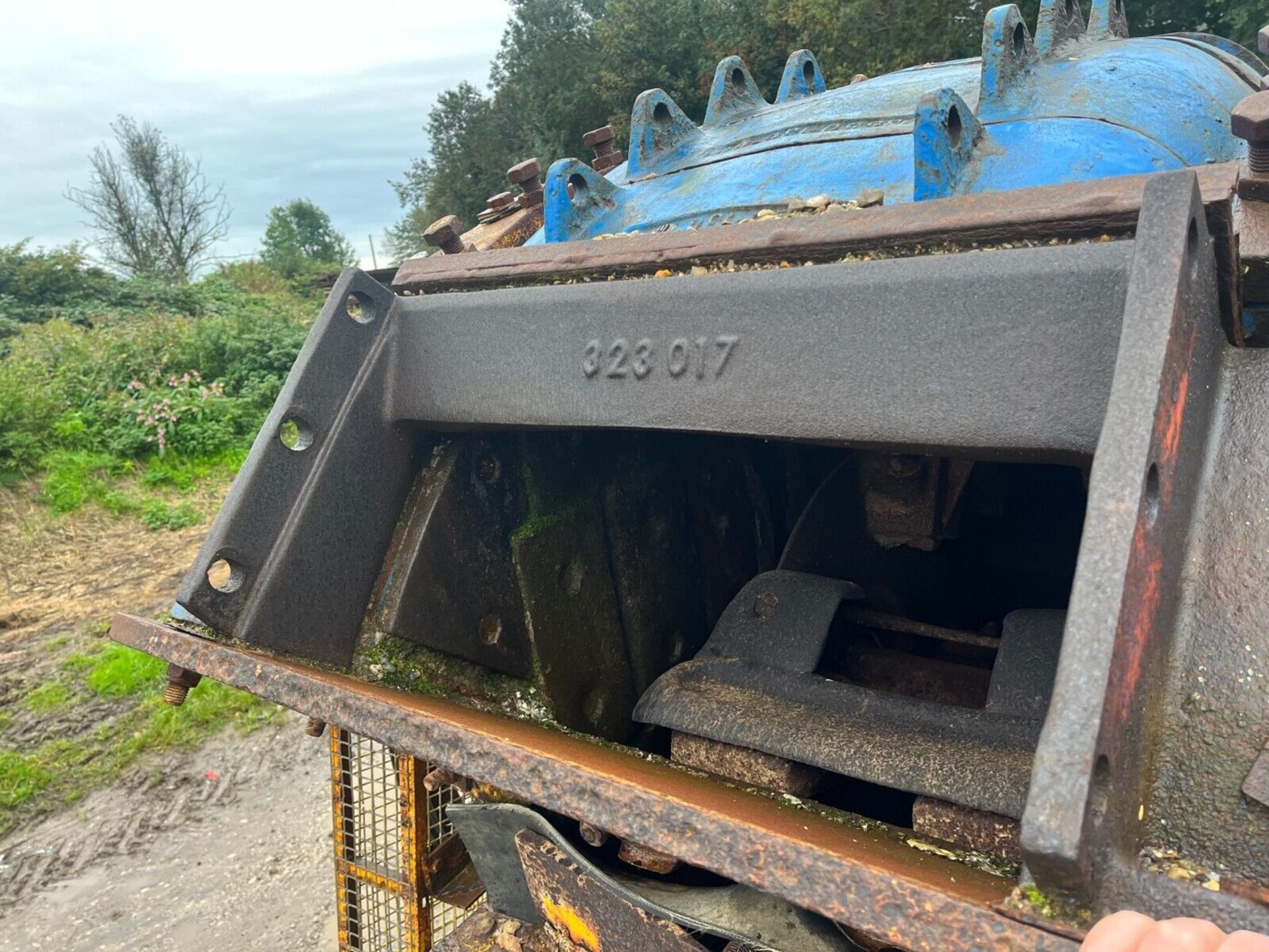 IMPACT CRUSHER MOUNTED ON A SINGLE AXLE DRAWBAR TRAILER - Image 3 of 11