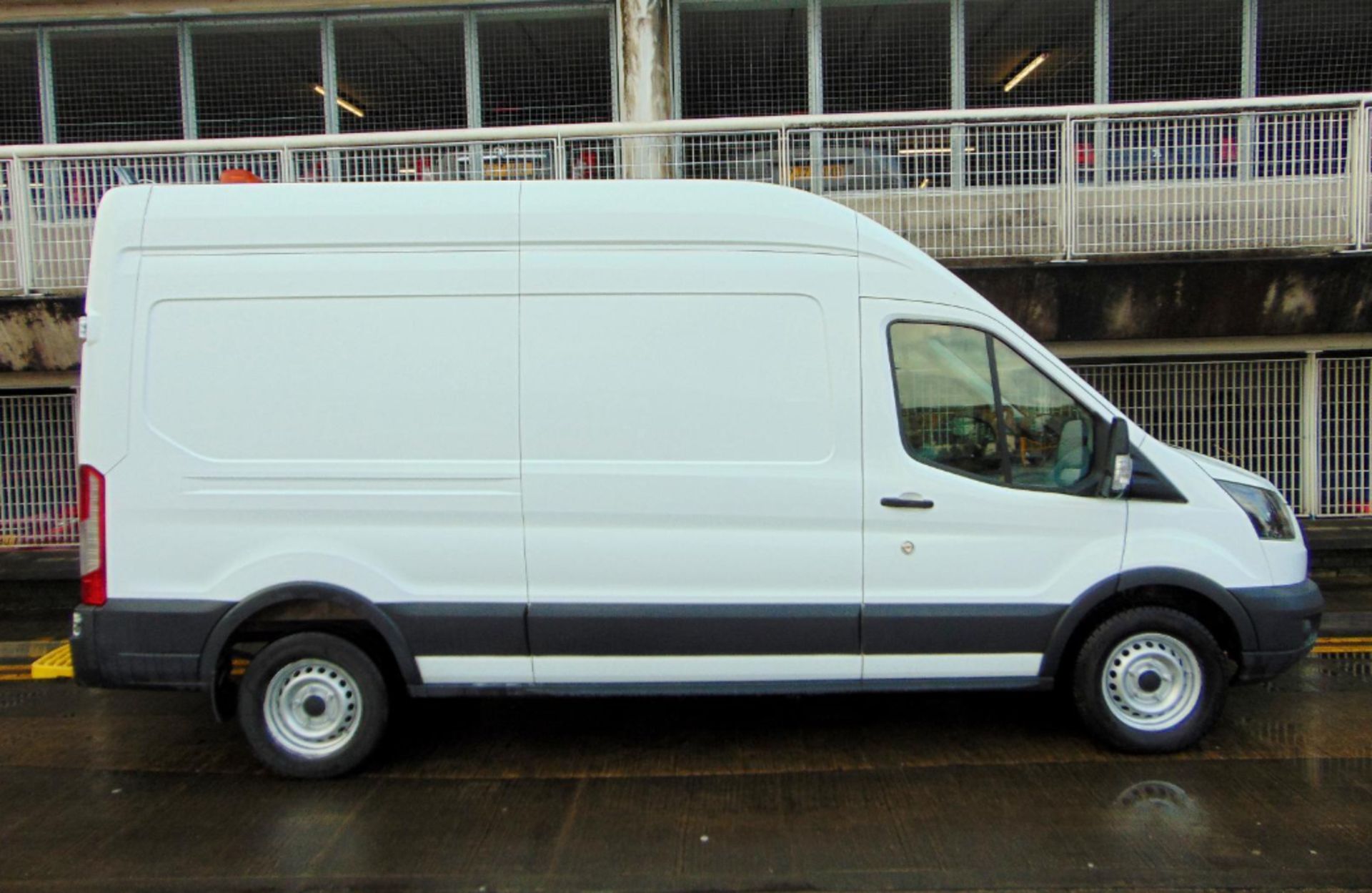 WORKHORSE ON WHEELS: FORD TRANSIT 2018, MANUAL, DIESEL, 3 SEATS, SERVICE HISTORY - Image 6 of 17