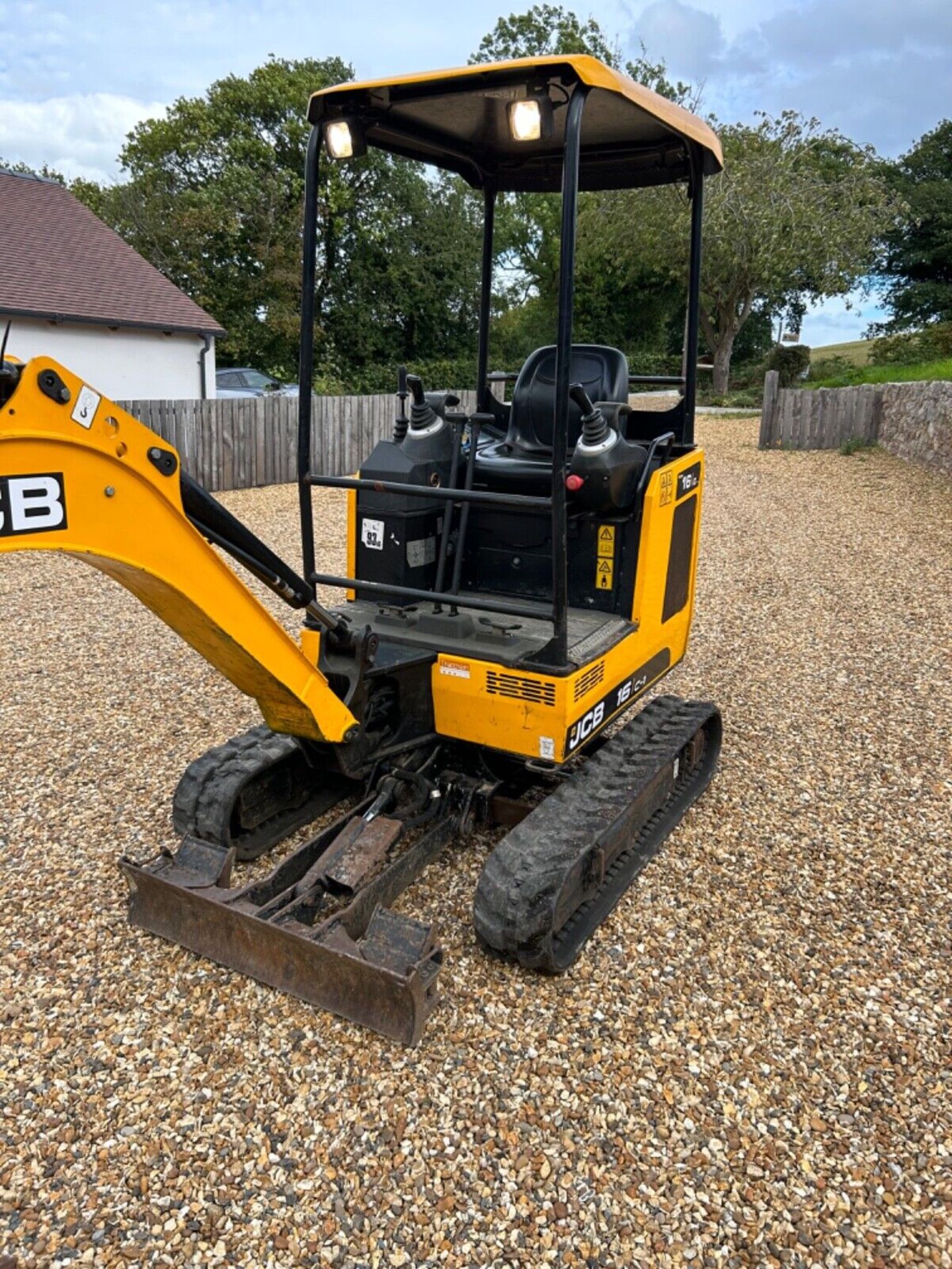 2020 JCB 16C: CHOICE OF HIGH-QUALITY MODERN DIGGER - Image 9 of 12