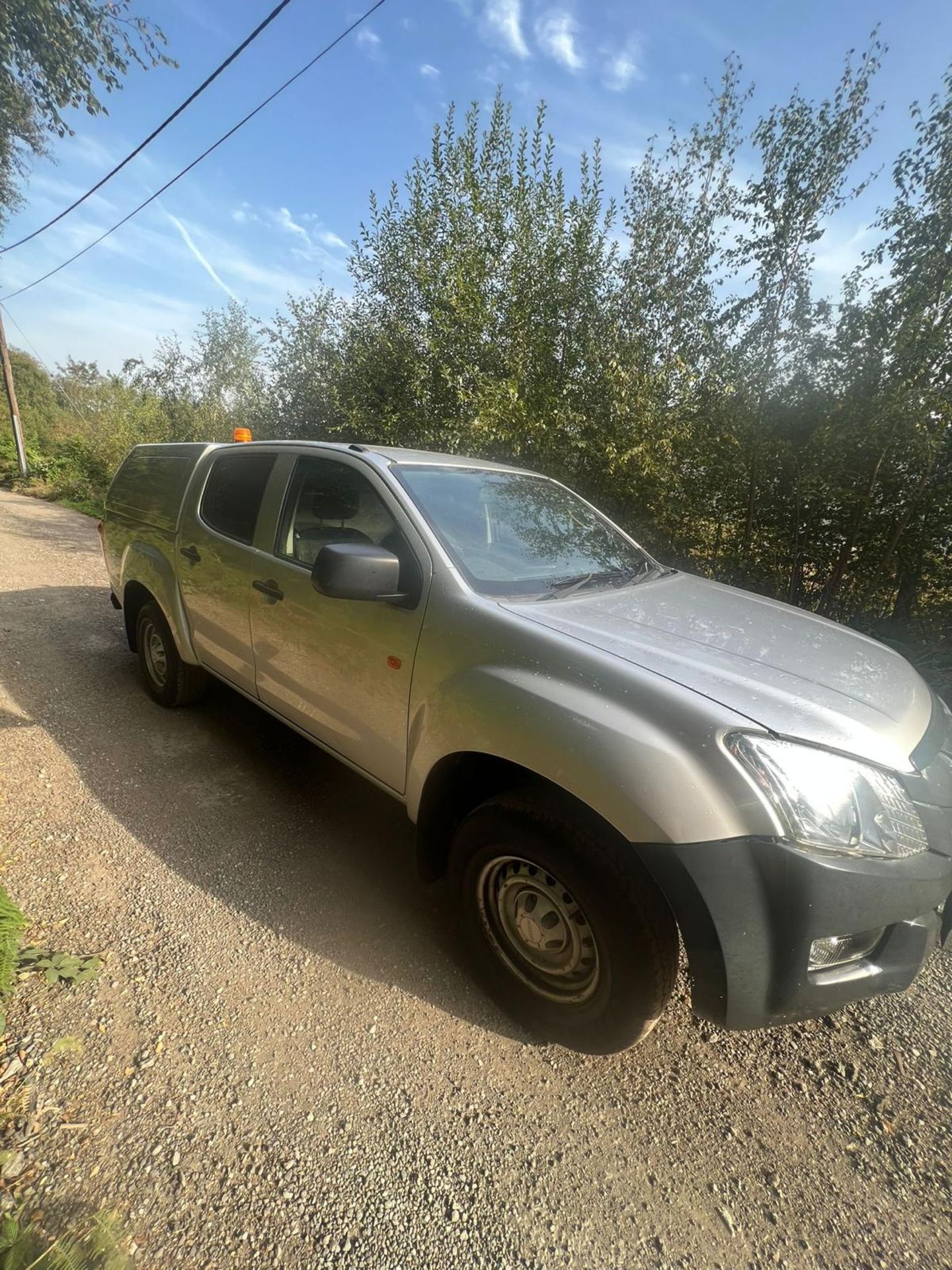 ISUZU D-MAX 2.5 DIESEL TWIN TURBO TD - Image 16 of 18