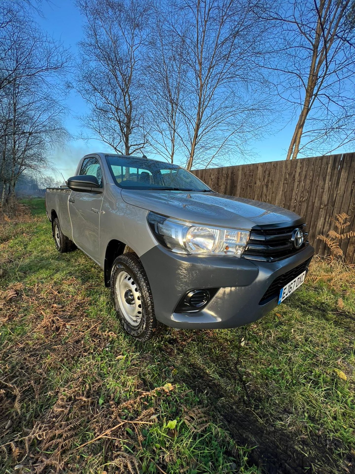 **(ONLY 98K MILEAGE)** 2017 TOYOTA HILUX SINGEL CAB - Image 4 of 17