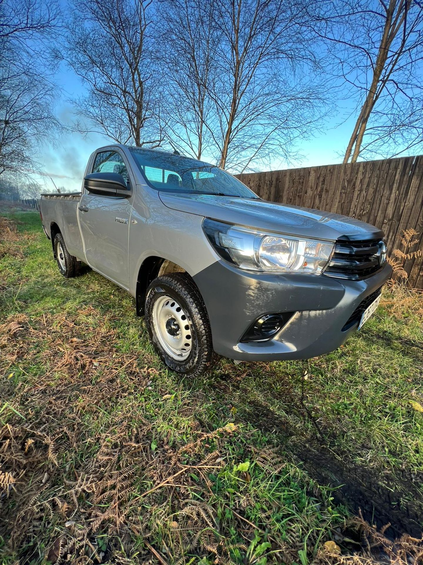 **(ONLY 98K MILEAGE)** 2017 TOYOTA HILUX SINGEL CAB - Image 17 of 17