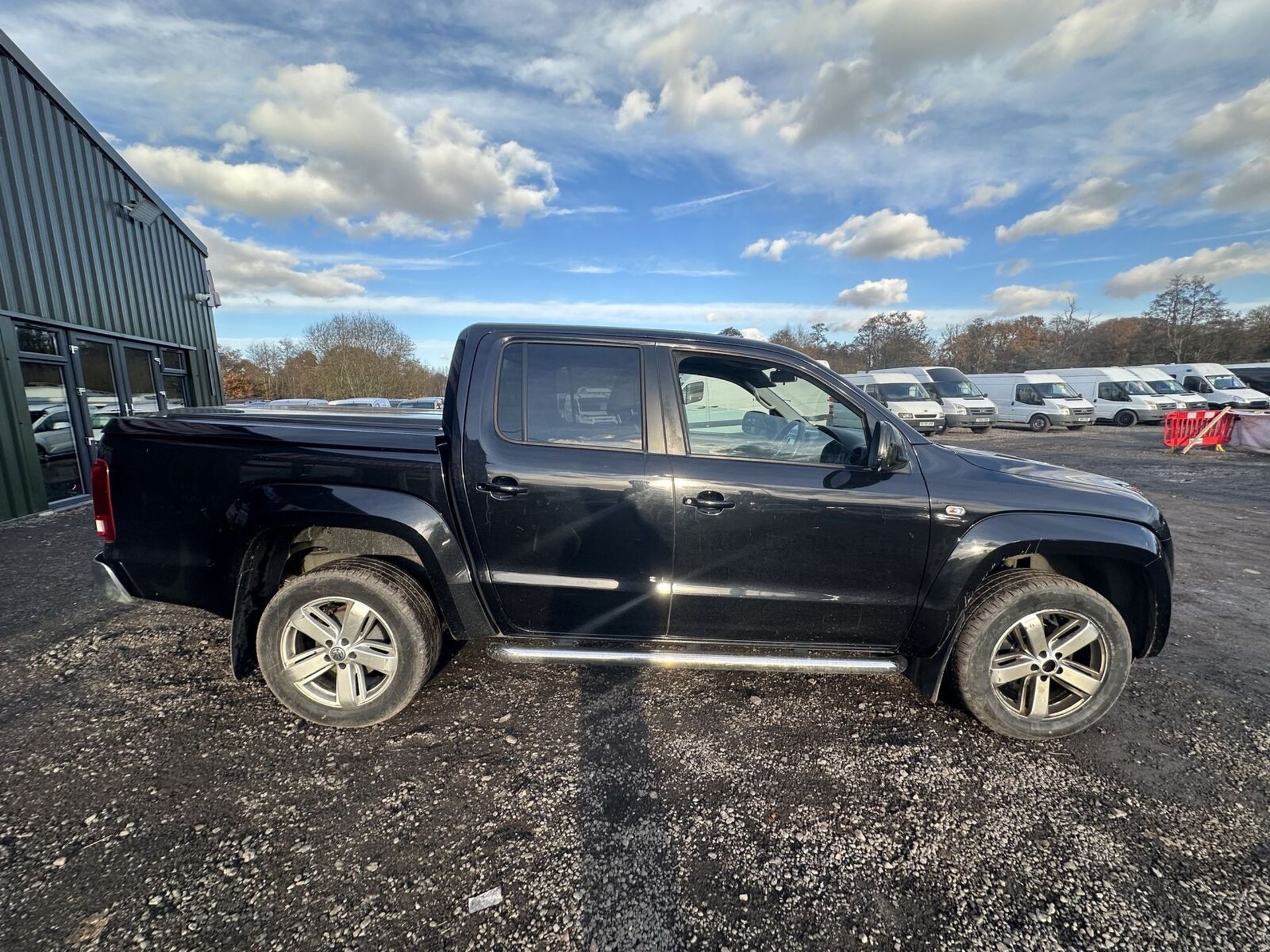 POWERFUL WORKHORSE: 2017 AMAROK HIGHLINE 4X4 DIESEL AUTO MOT NOV 2024 - NO VAT ON HAMMER