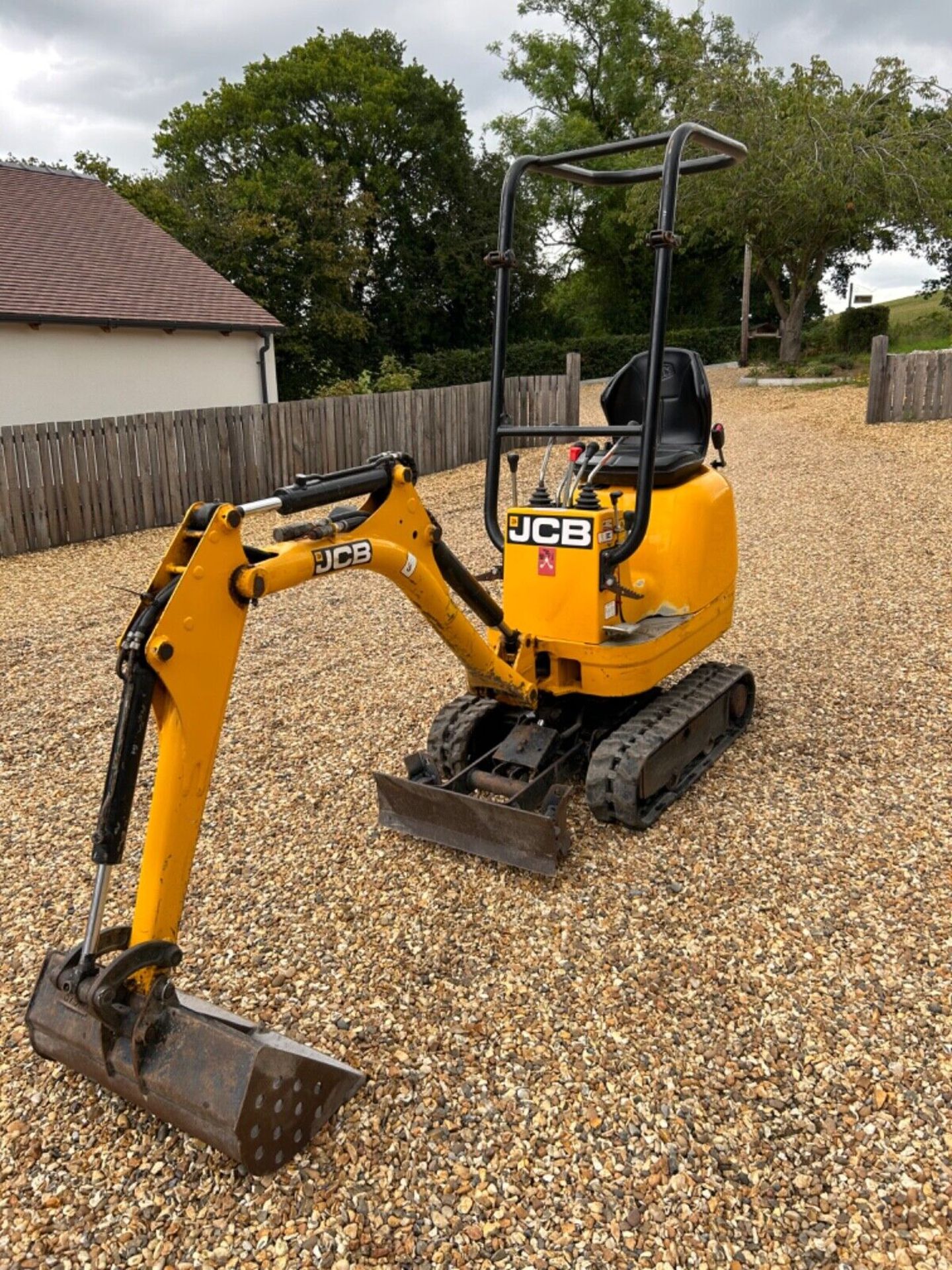 2020 JCB 8008: COMPACT EXCELLENCE WITH EXPANDING TRACKS - Image 7 of 12
