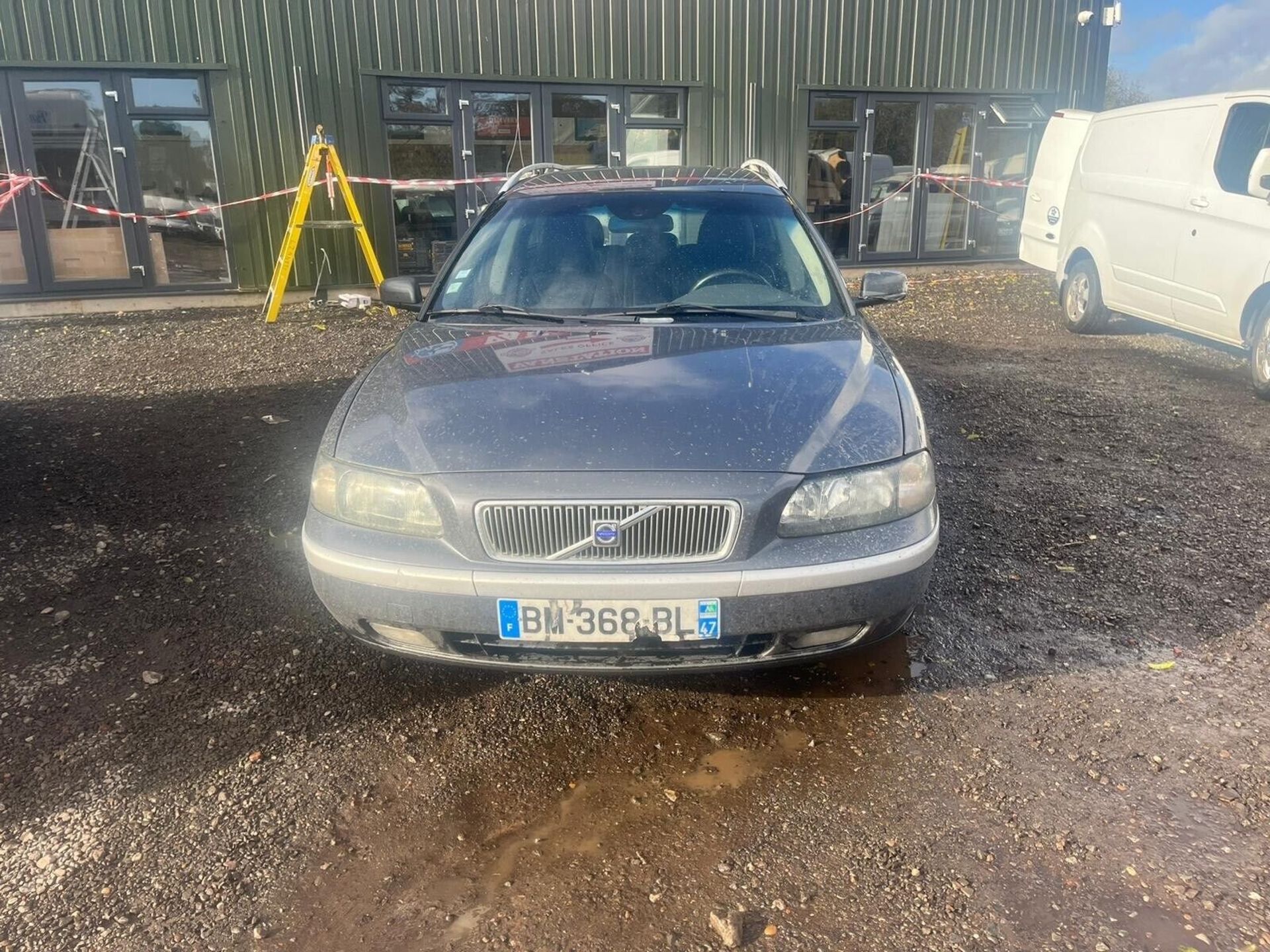 RELIABLE ADVENTURE: 2003 VOLVO V70 D5 TURBO DIESEL - DRIVEN FROM FRANCE - NO VAT ON HAMMER - Image 12 of 15