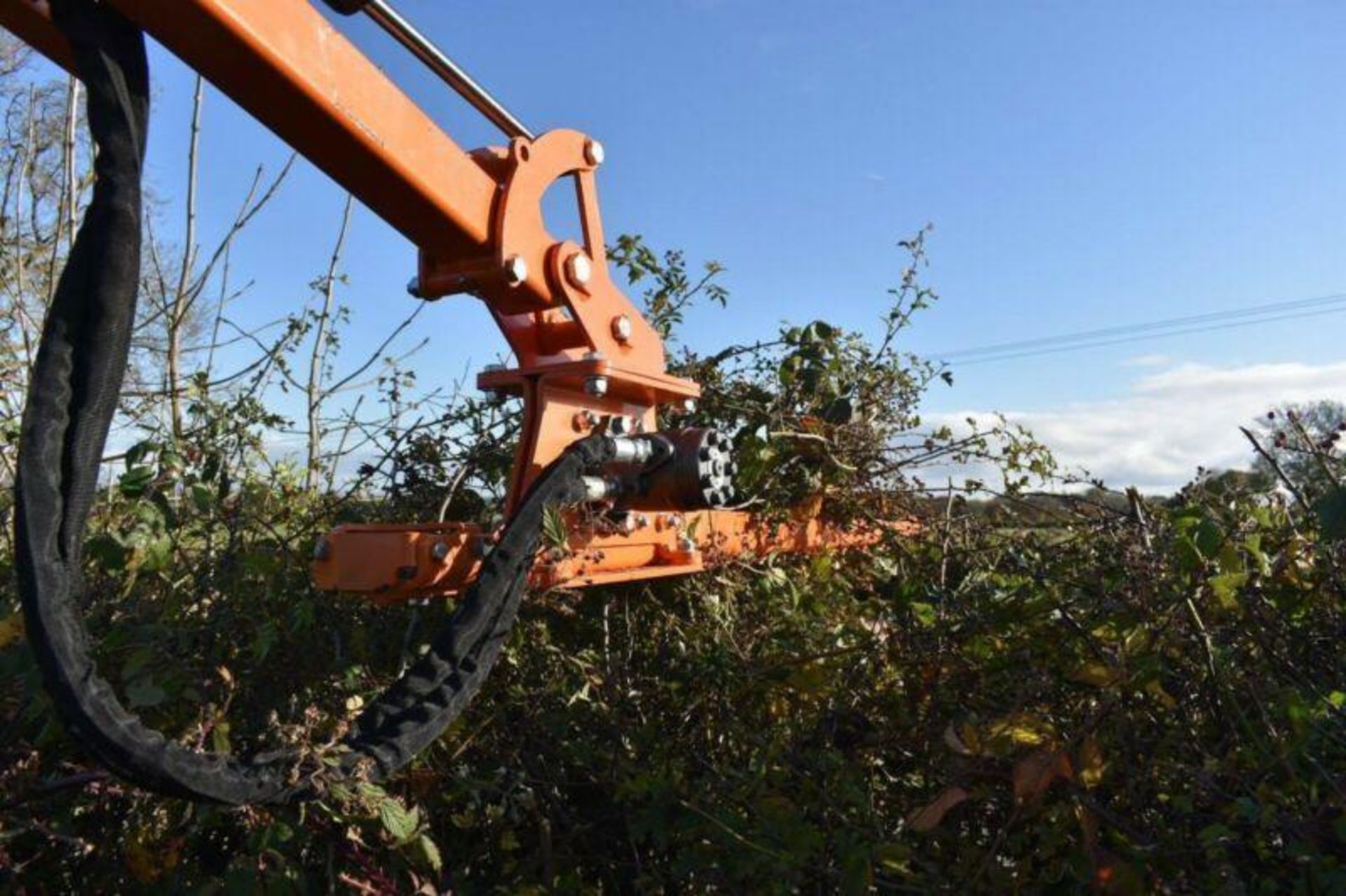 EFFICIENCY UNLEASHED: T190 FINGERBAR HEDGE CUTTER FOR FAST, CLEAN RESULTS - Image 2 of 12