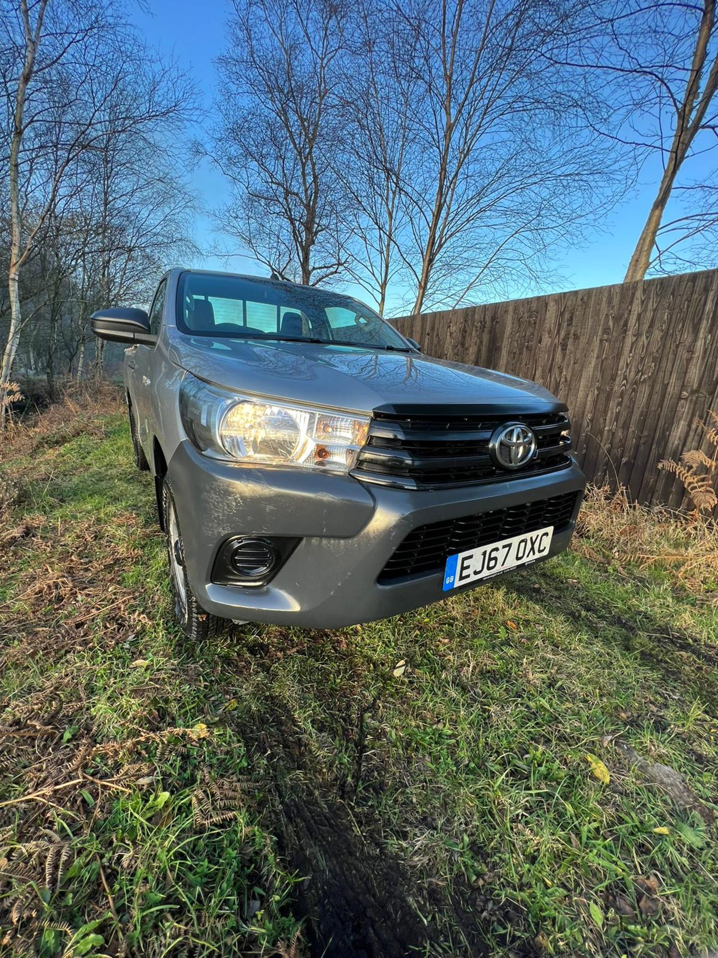 **(ONLY 98K MILEAGE)** 2017 TOYOTA HILUX SINGEL CAB - Image 7 of 17