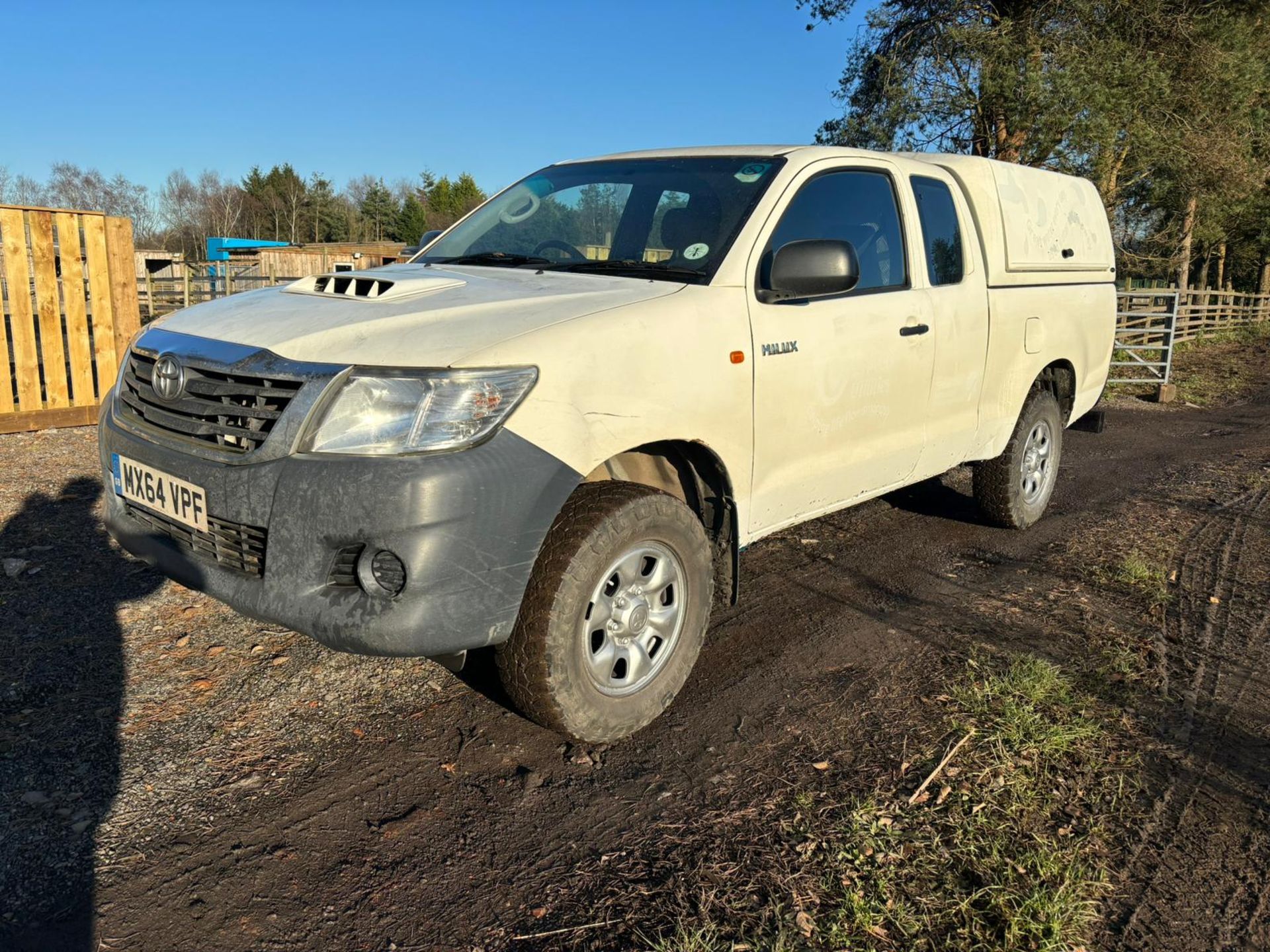 TOYOTA HILUX KING CAB PICKUP TRUCK 4X4 1 OWNER - Image 2 of 15