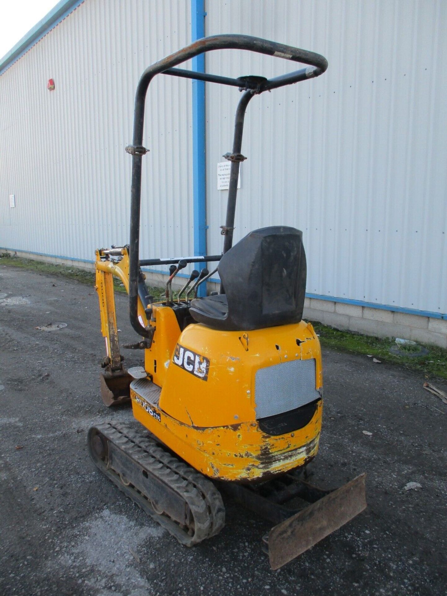 JCB 8008: MIGHTY MINI DIGGER FROM 2010, COMPACT POWER UNLEASHED - Image 4 of 14