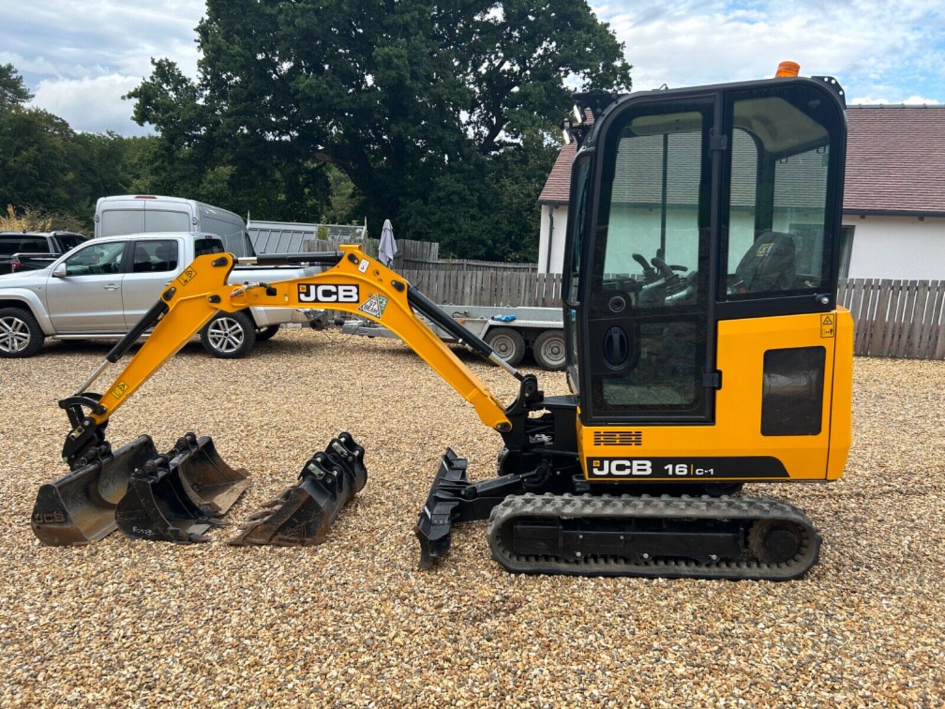 ALMOST NEW: 2022 JCB 16C-1 DIGGER WITH ONLY 160 HOURS - Image 6 of 15