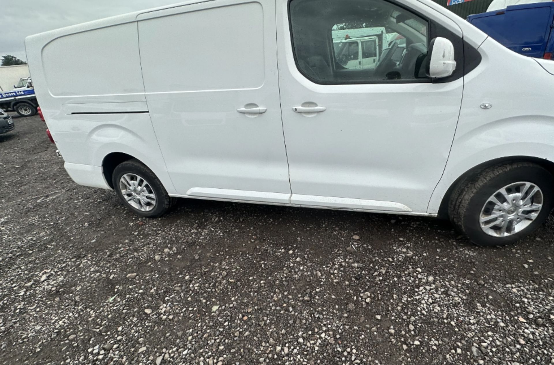 LOW-MILEAGE ONLY 70K MILES - 2019 VIVARO L2 DIESEL: READY TO ROLL - Bild 2 aus 11