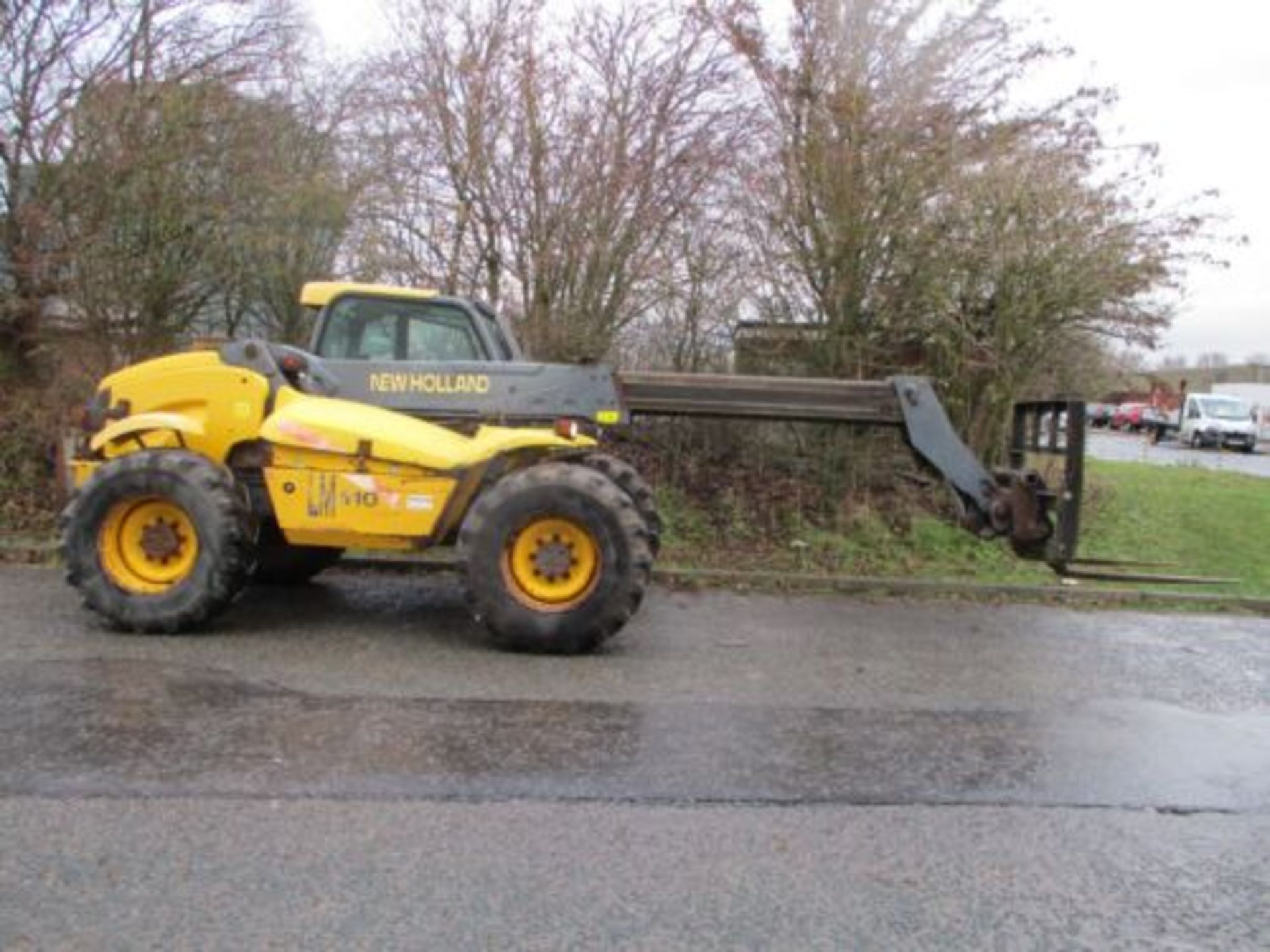 NEW HOLLAND LM410 TELEHANDLER: 2.8 TON LIFT - Image 6 of 8